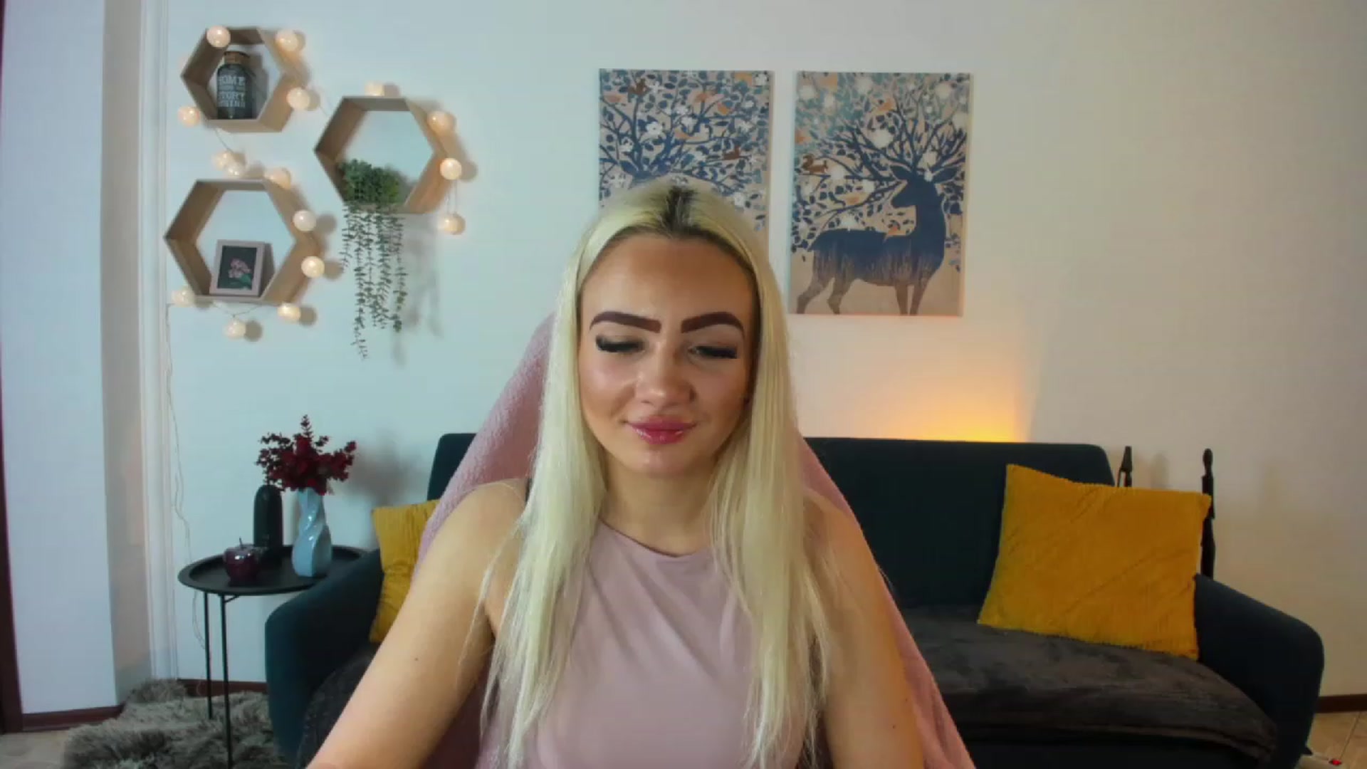 Gallery image thumbnail from Rileeyreidd18's myfreecams stream on, 11/25/2022, 11:25 image 1 of 20