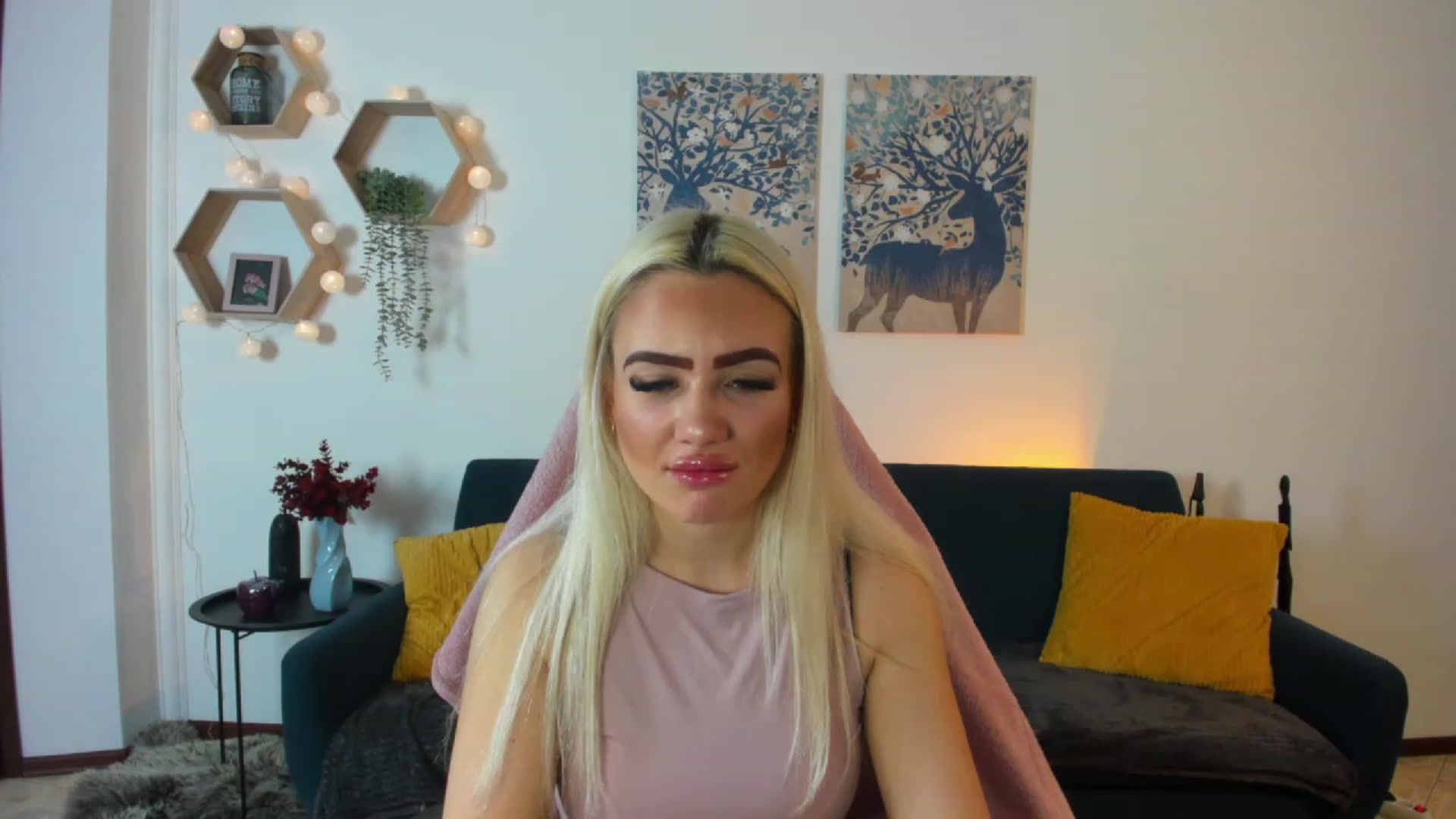 Gallery image thumbnail from Rileeyreidd18's myfreecams stream on, 11/25/2022, 11:25 image 6 of 20