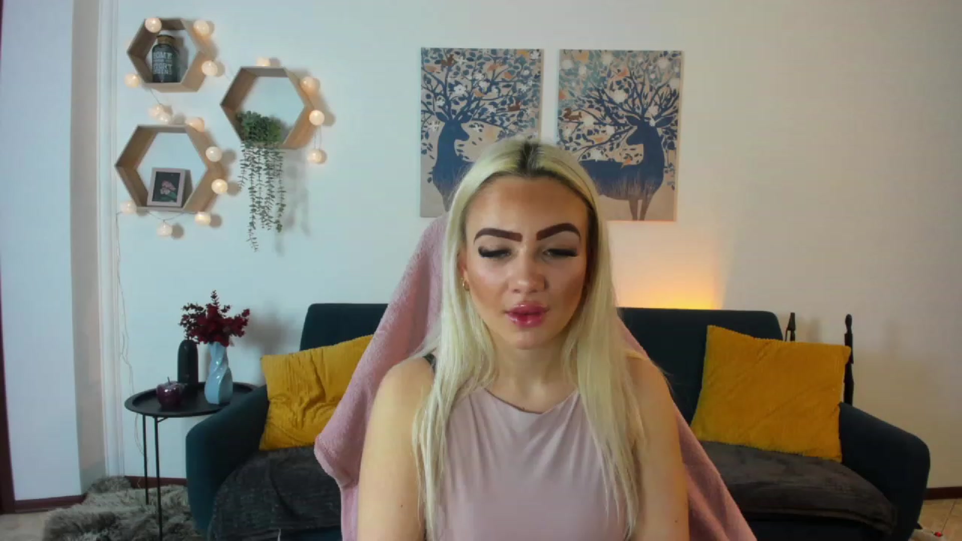 Gallery image thumbnail from Rileeyreidd18's myfreecams stream on, 11/25/2022, 11:48 image 20 of 20