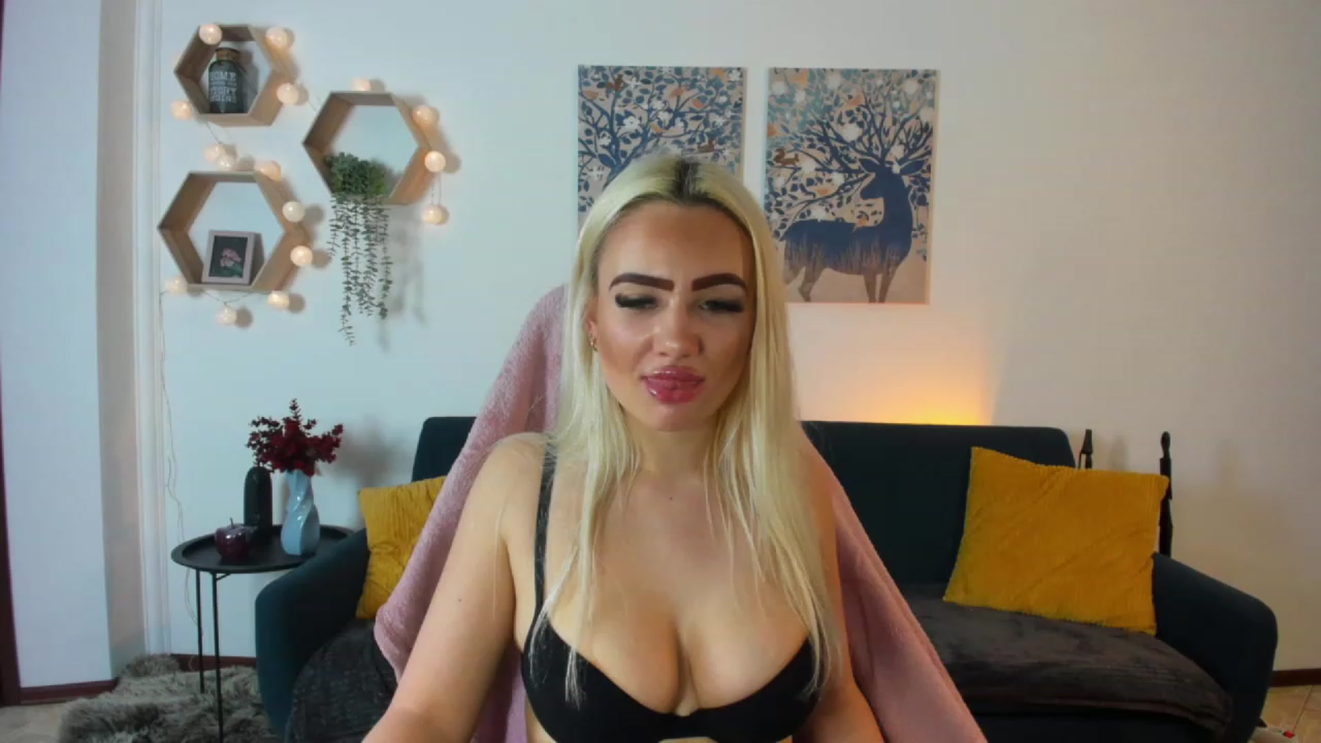 Gallery image thumbnail from Rileeyreidd18's myfreecams stream on, 11/25/2022, 11:48 image 3 of 20