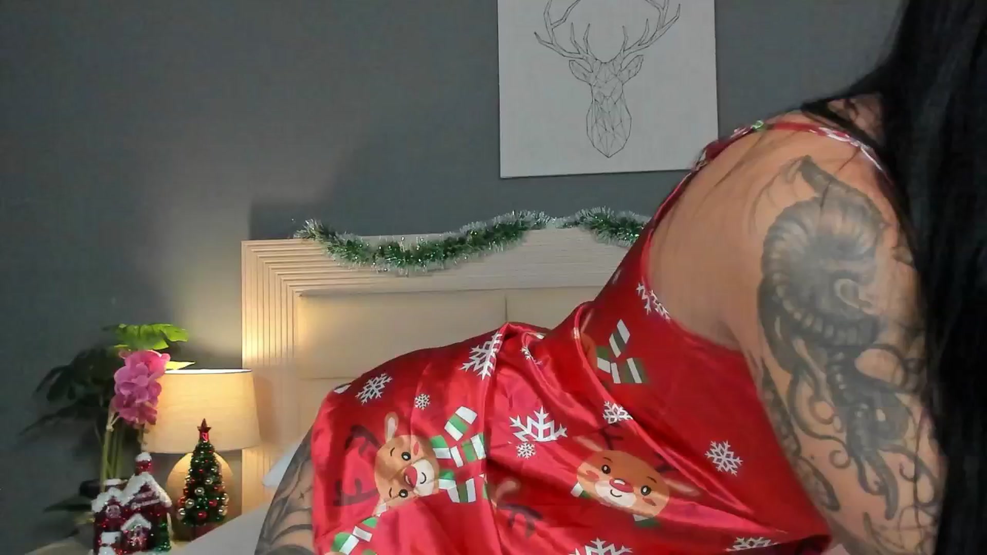 Gallery image thumbnail from RileyR33d's myfreecams stream on, 12/25/2024, 10:24 image 1 of 20