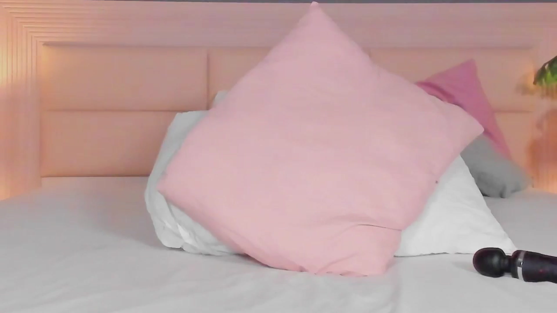 Gallery image thumbnail from RileyR33d's myfreecams stream on, 03/12/2025, 14:31 image 5 of 20
