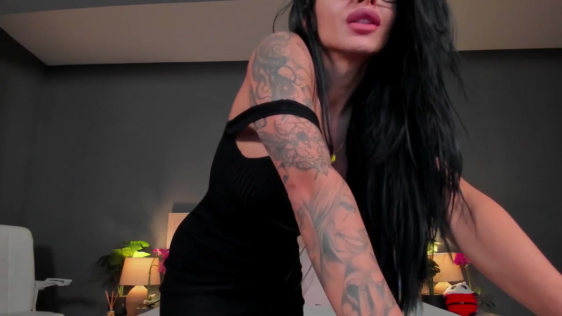 Gallery image thumbnail from RileyR33d's myfreecams stream on, 04/02/2025, 12:40 image 4 of 20