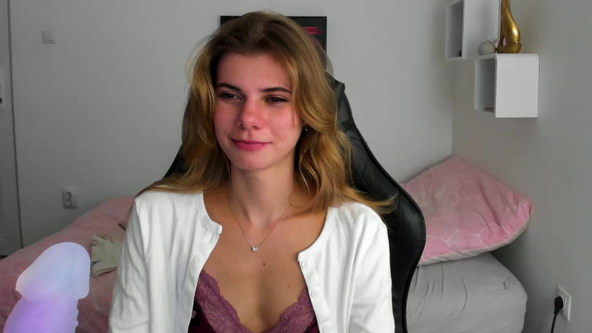 Gallery image thumbnail from RileyReid_18's myfreecams stream on, 12/02/2022, 15:45 image 2 of 20
