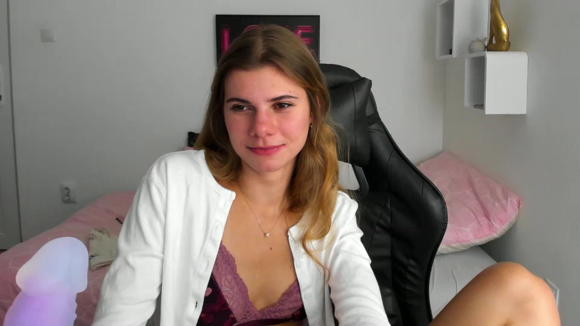 Gallery image thumbnail from RileyReid_18's myfreecams stream on, 12/02/2022, 15:45 image 20 of 20