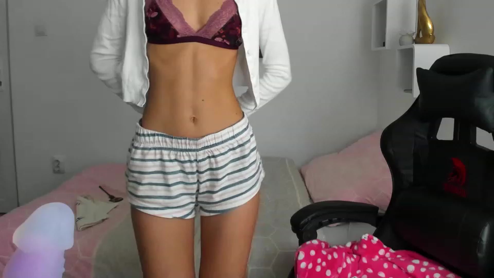 Gallery image thumbnail from RileyReid_18's myfreecams stream on, 12/02/2022, 15:45 image 12 of 20
