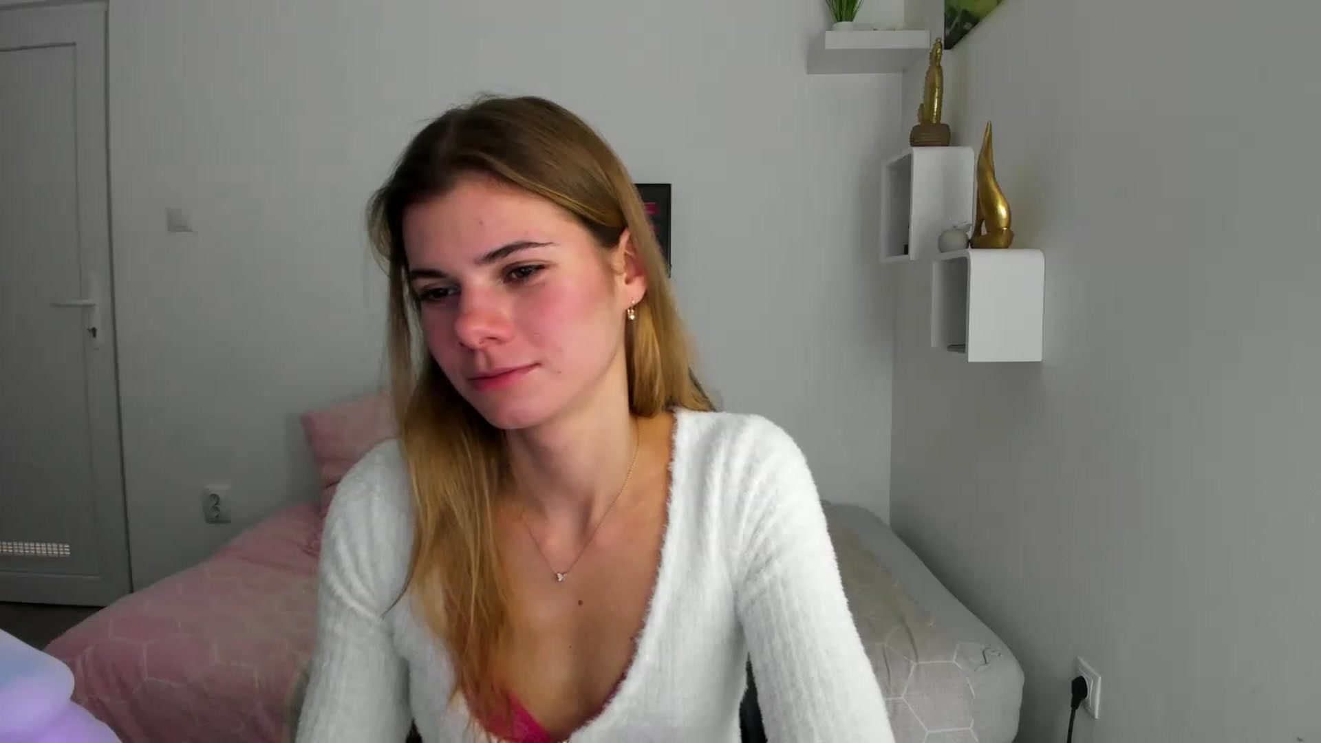 Gallery image thumbnail from RileyReid_18's myfreecams stream on, 12/04/2022, 14:13 image 19 of 20