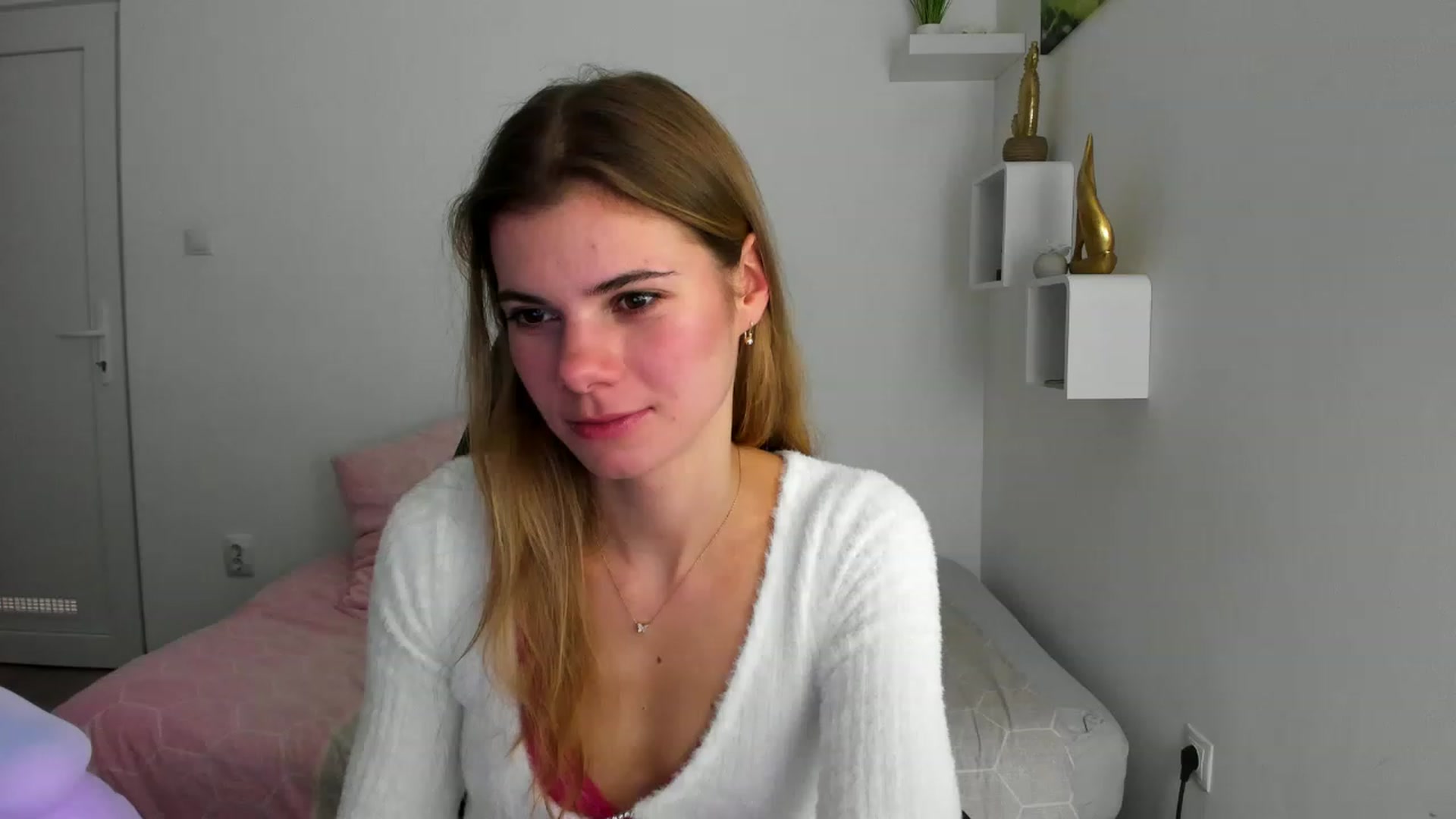 Gallery image thumbnail from RileyReid_18's myfreecams stream on, 12/04/2022, 14:13 image 16 of 20