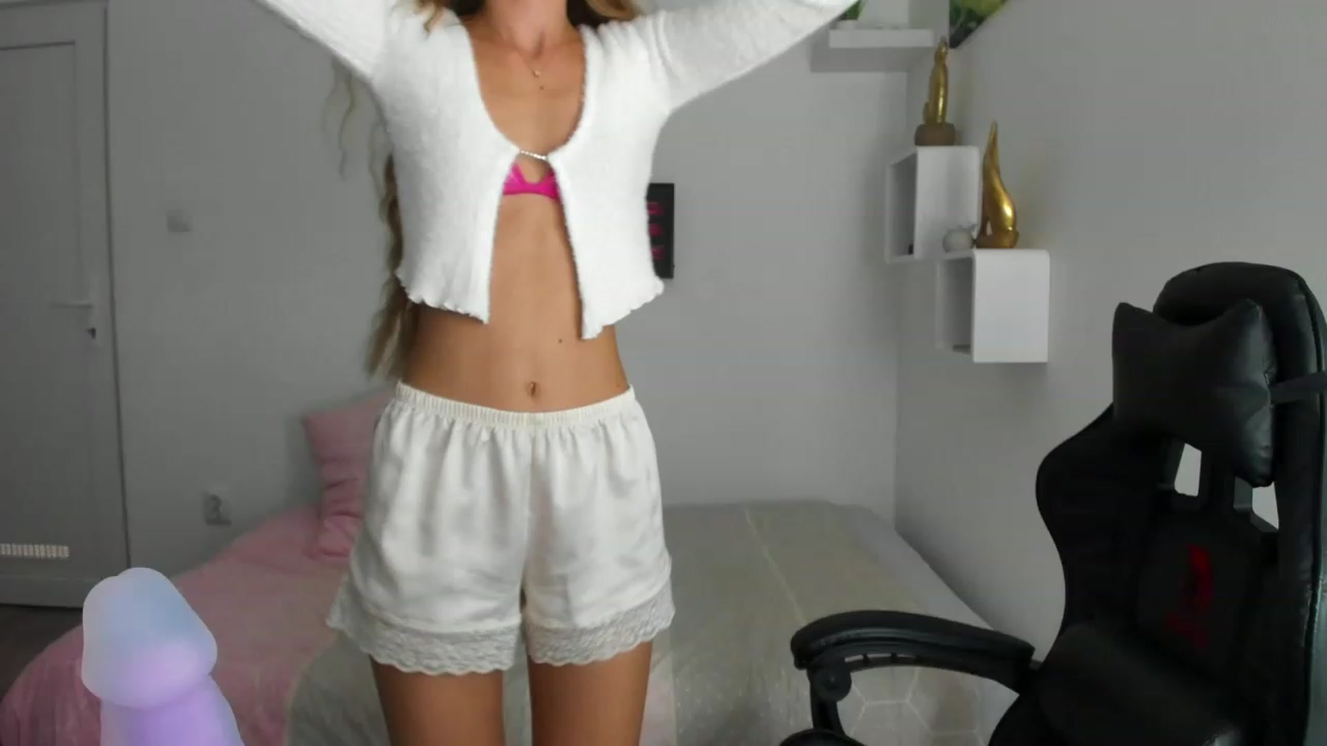 Gallery image thumbnail from RileyReid_18's myfreecams stream on, 12/04/2022, 14:13 image 2 of 20