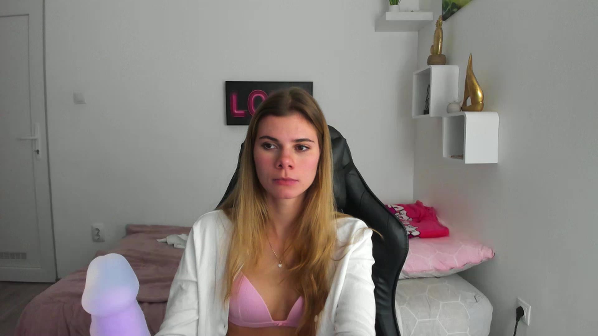 Gallery image thumbnail from RileyReid_18's myfreecams stream on, 12/05/2022, 20:12 image 11 of 20