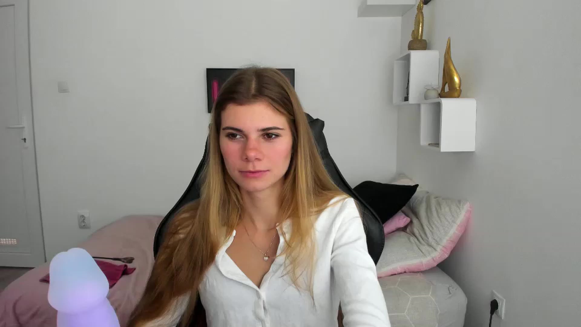 Gallery image thumbnail from RileyReid_18's myfreecams stream on, 12/06/2022, 13:49 image 7 of 20