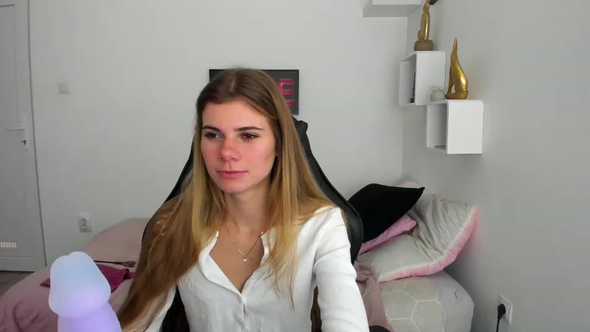 Gallery image thumbnail from RileyReid_18's myfreecams stream on, 12/06/2022, 13:49 image 6 of 20