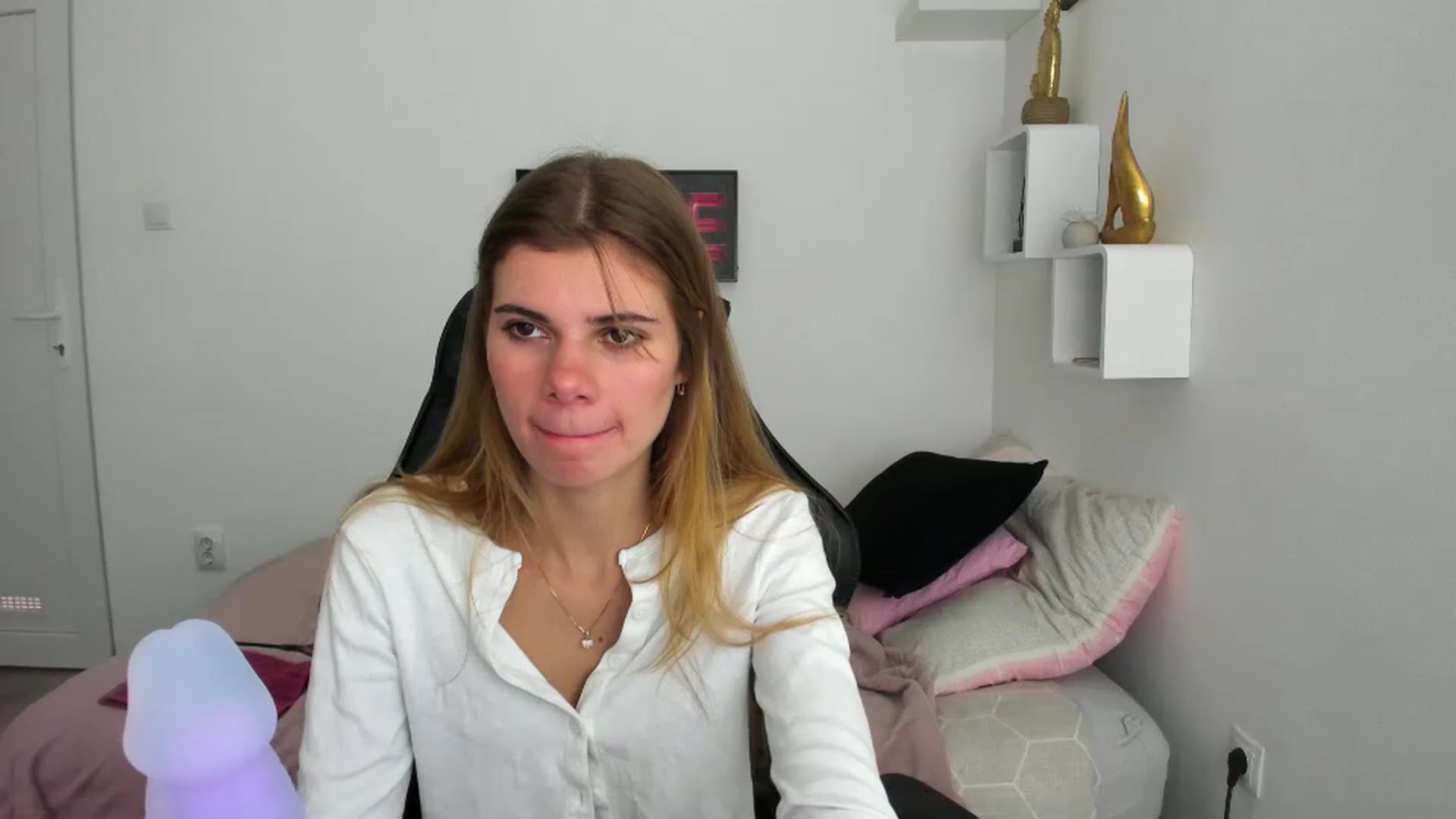 Gallery image thumbnail from RileyReid_18's myfreecams stream on, 12/06/2022, 13:49 image 3 of 20