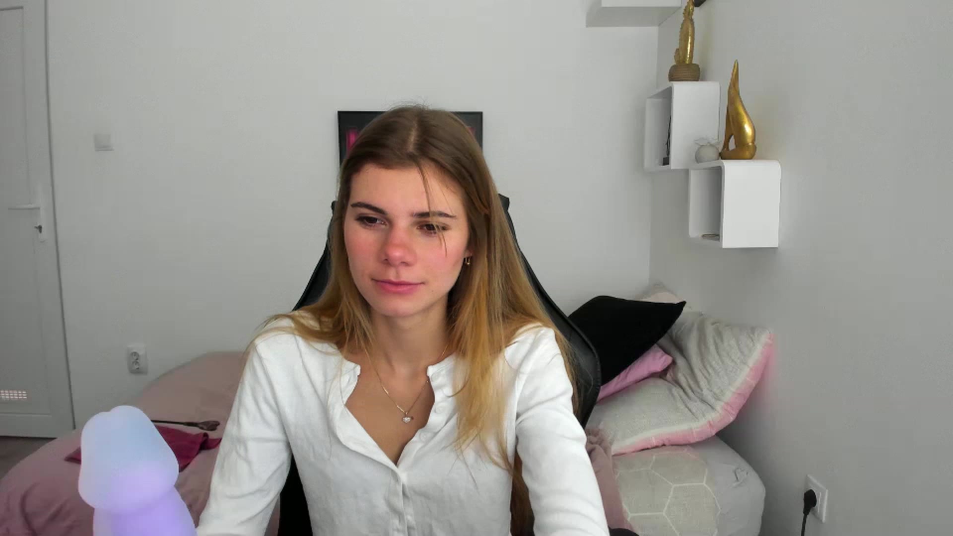 Gallery image thumbnail from RileyReid_18's myfreecams stream on, 12/06/2022, 13:49 image 4 of 20