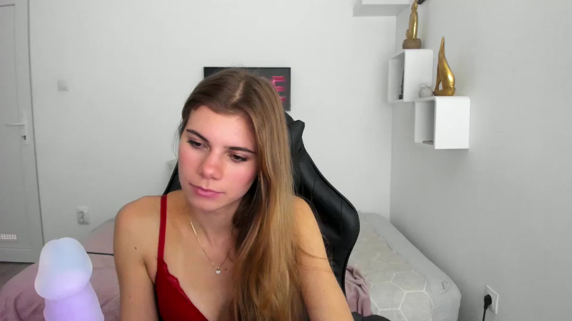 Gallery image thumbnail from RileyReid_18's myfreecams stream on, 12/06/2022, 15:35 image 8 of 20