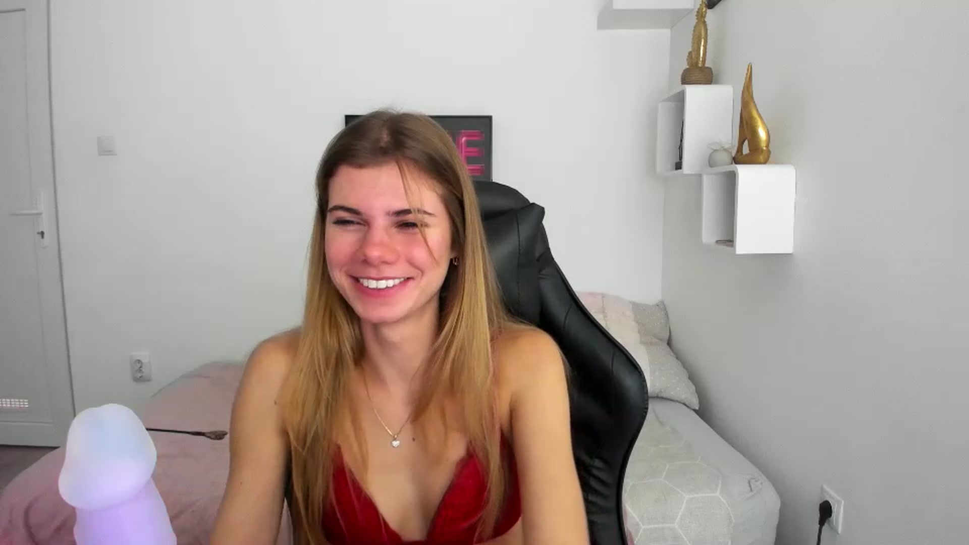 Gallery image thumbnail from RileyReid_18's myfreecams stream on, 12/06/2022, 15:35 image 16 of 20