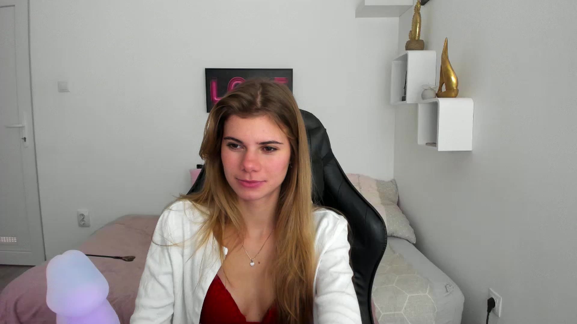Gallery image thumbnail from RileyReid_18's myfreecams stream on, 12/06/2022, 16:50 image 2 of 20