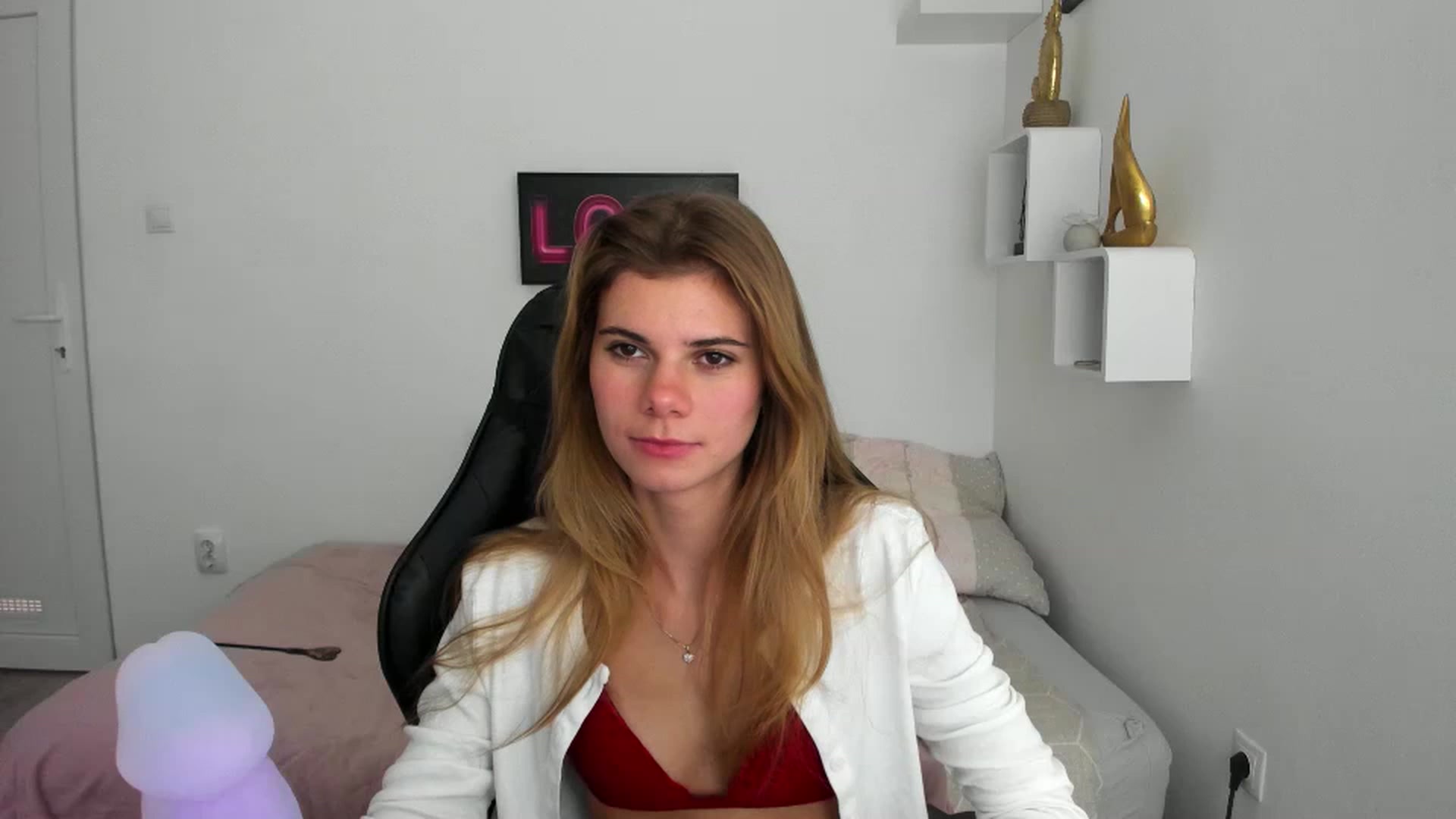 Gallery image thumbnail from RileyReid_18's myfreecams stream on, 12/06/2022, 16:50 image 19 of 20
