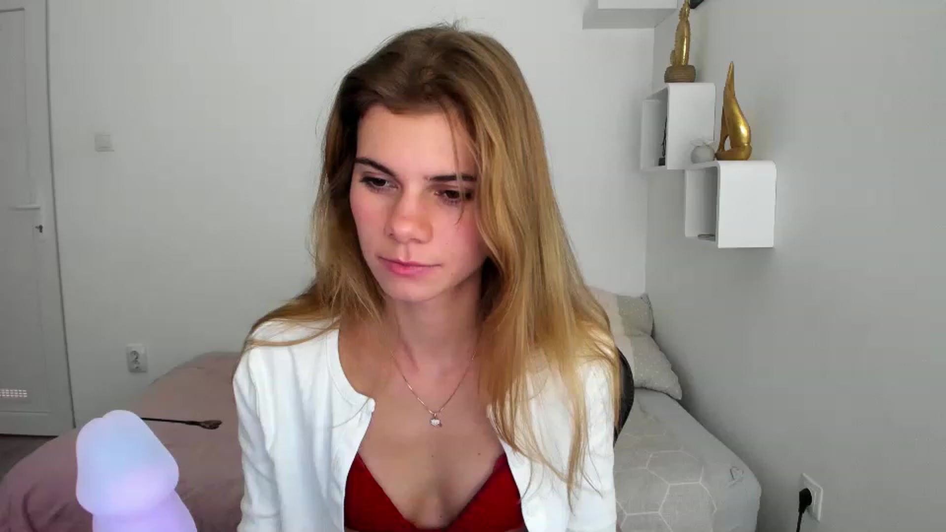 Gallery image thumbnail from RileyReid_18's myfreecams stream on, 12/06/2022, 16:50 image 10 of 20