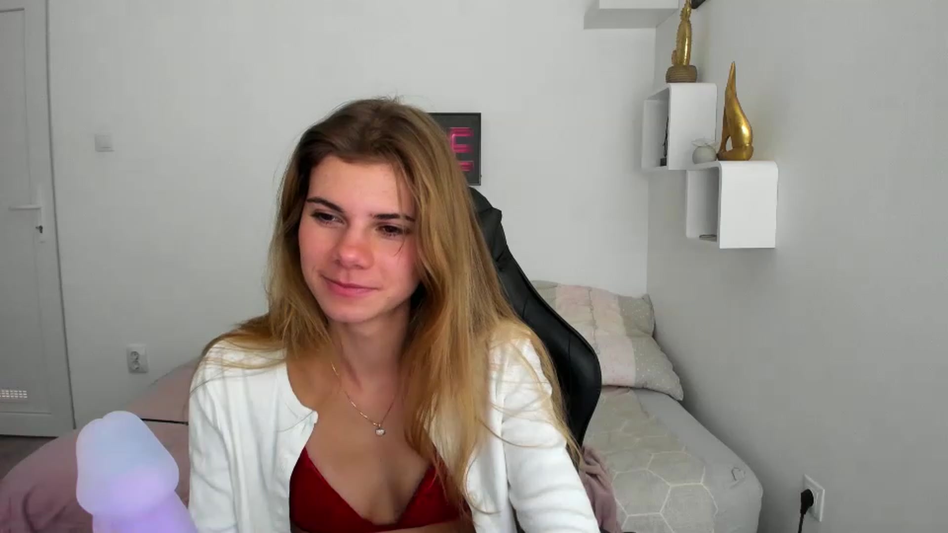 Gallery image thumbnail from RileyReid_18's myfreecams stream on, 12/06/2022, 16:50 image 11 of 20