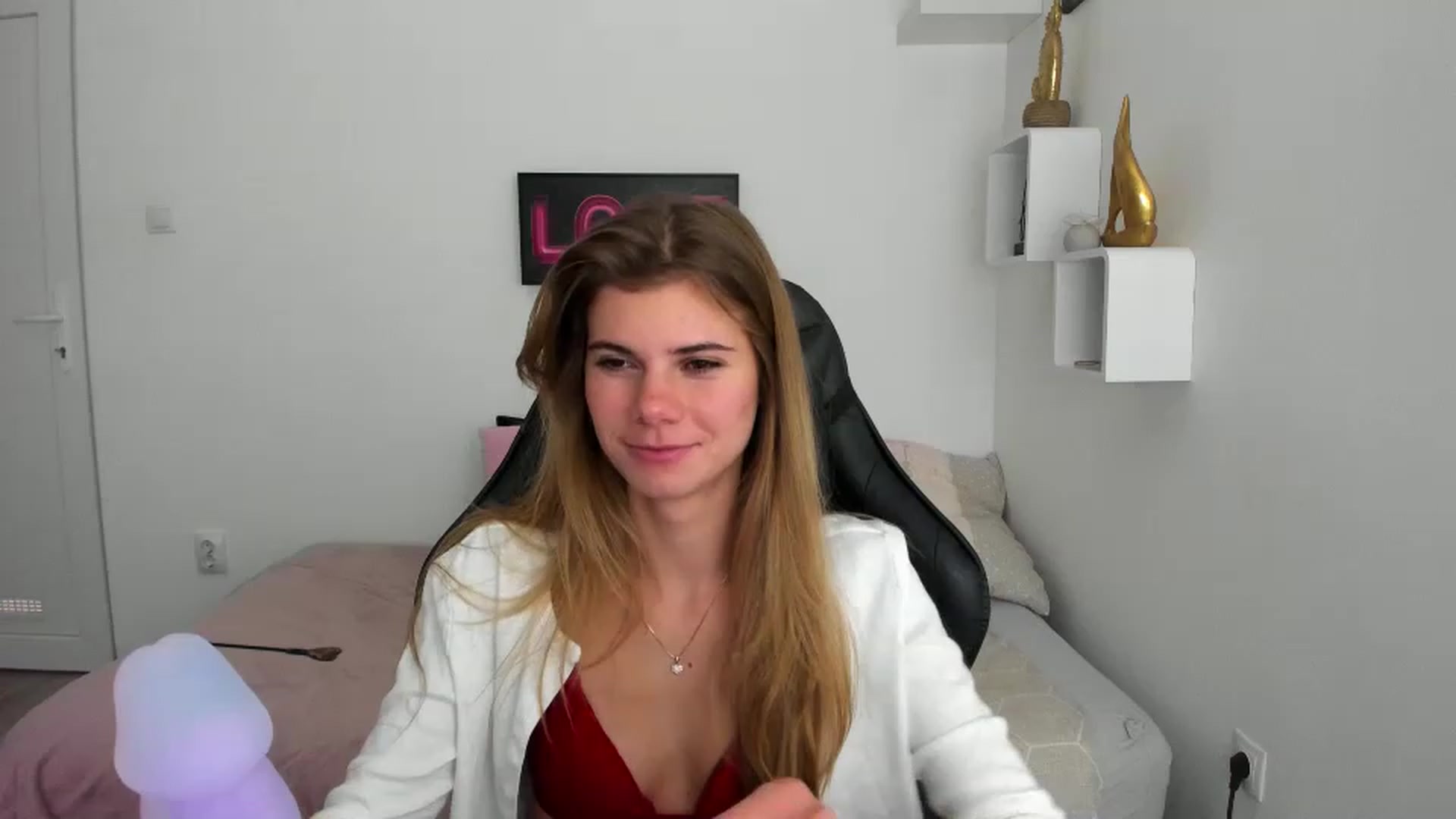 Gallery image thumbnail from RileyReid_18's myfreecams stream on, 12/06/2022, 16:50 image 1 of 20