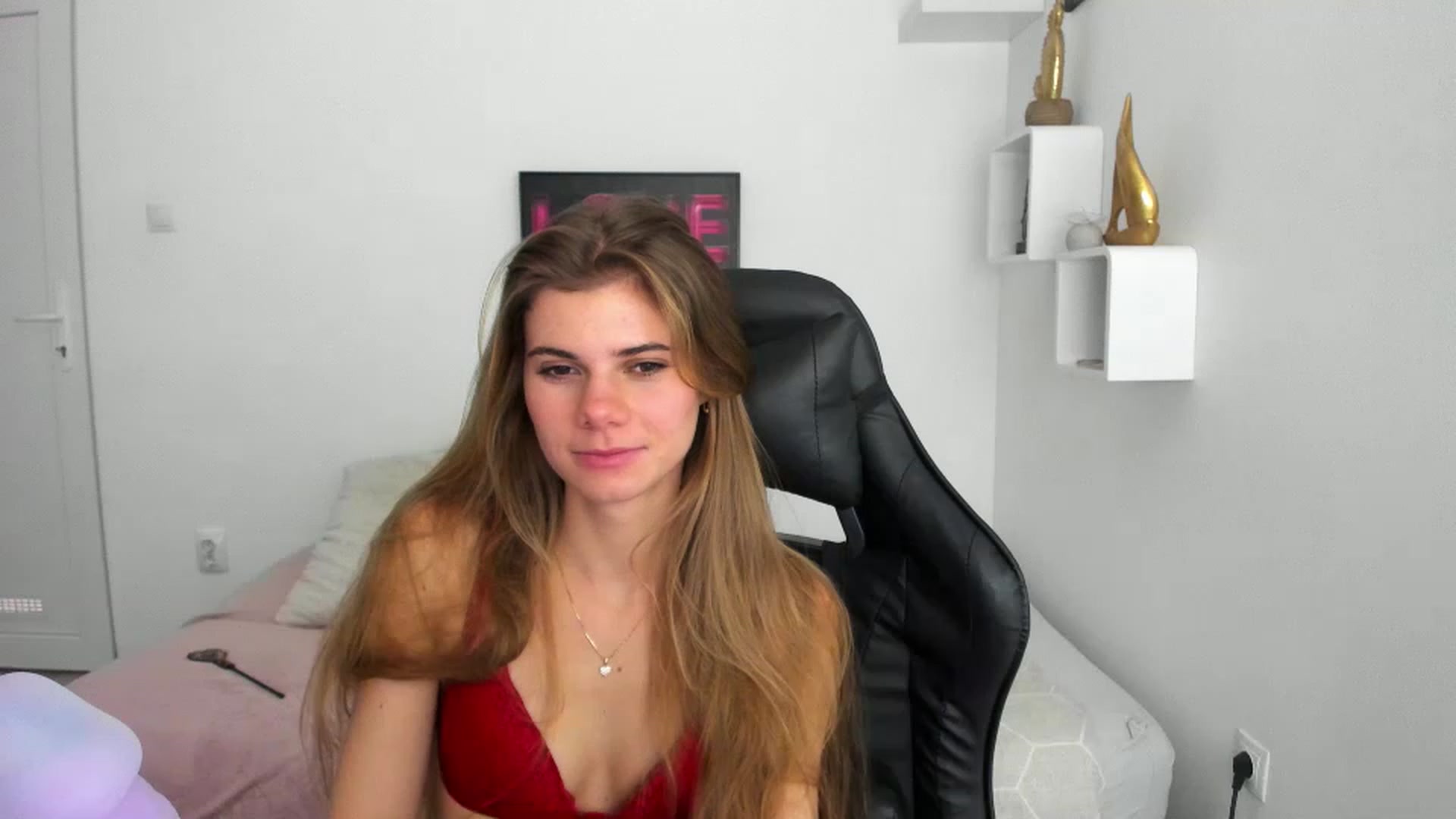 Gallery image thumbnail from RileyReid_18's myfreecams stream on, 12/06/2022, 18:14 image 6 of 20