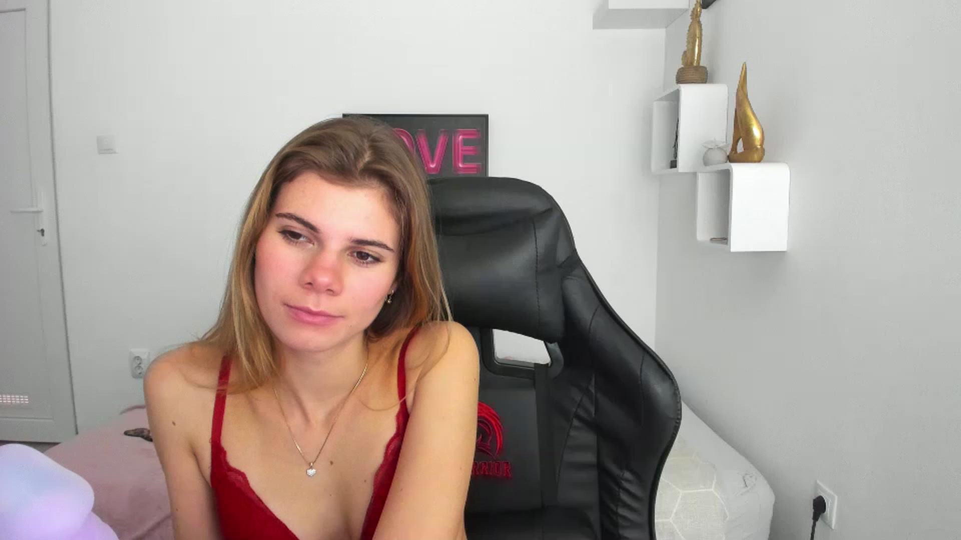 Gallery image thumbnail from RileyReid_18's myfreecams stream on, 12/06/2022, 18:14 image 5 of 20