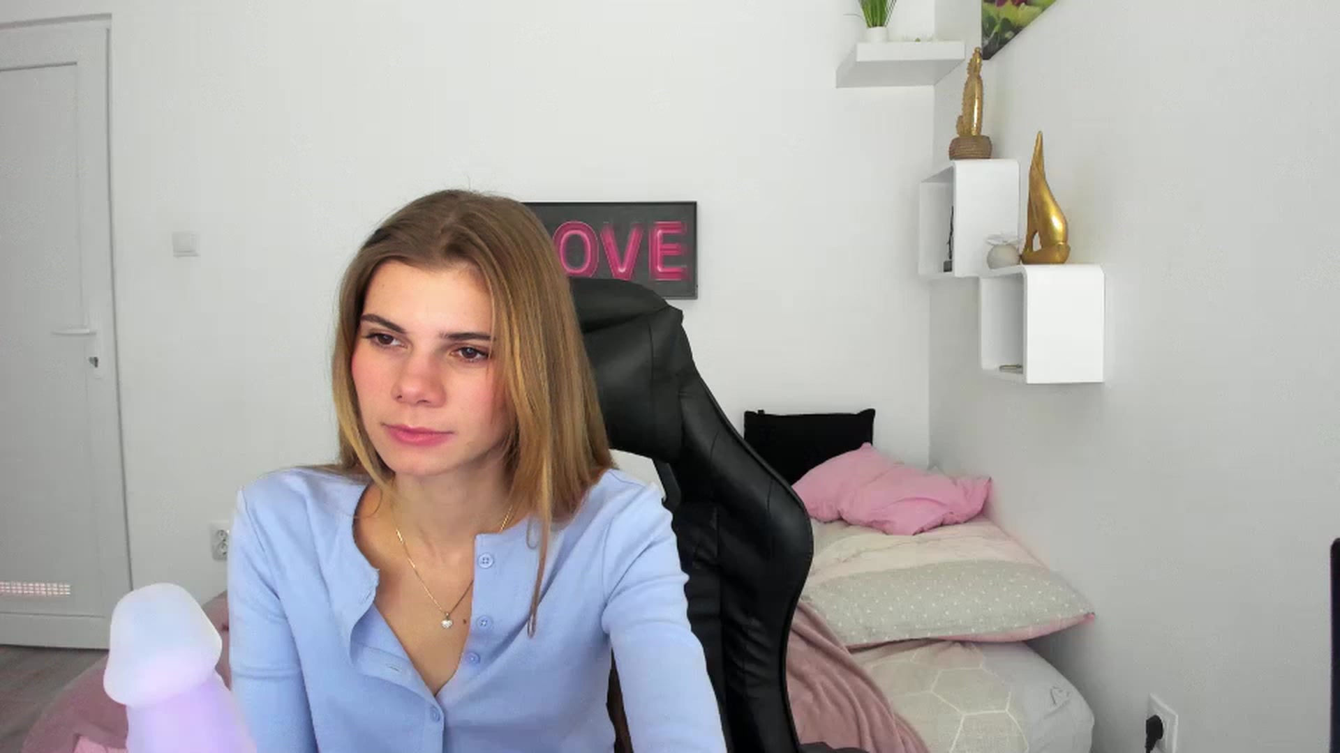 Gallery image thumbnail from RileyReid_18's myfreecams stream on, 12/07/2022, 17:38 image 2 of 20