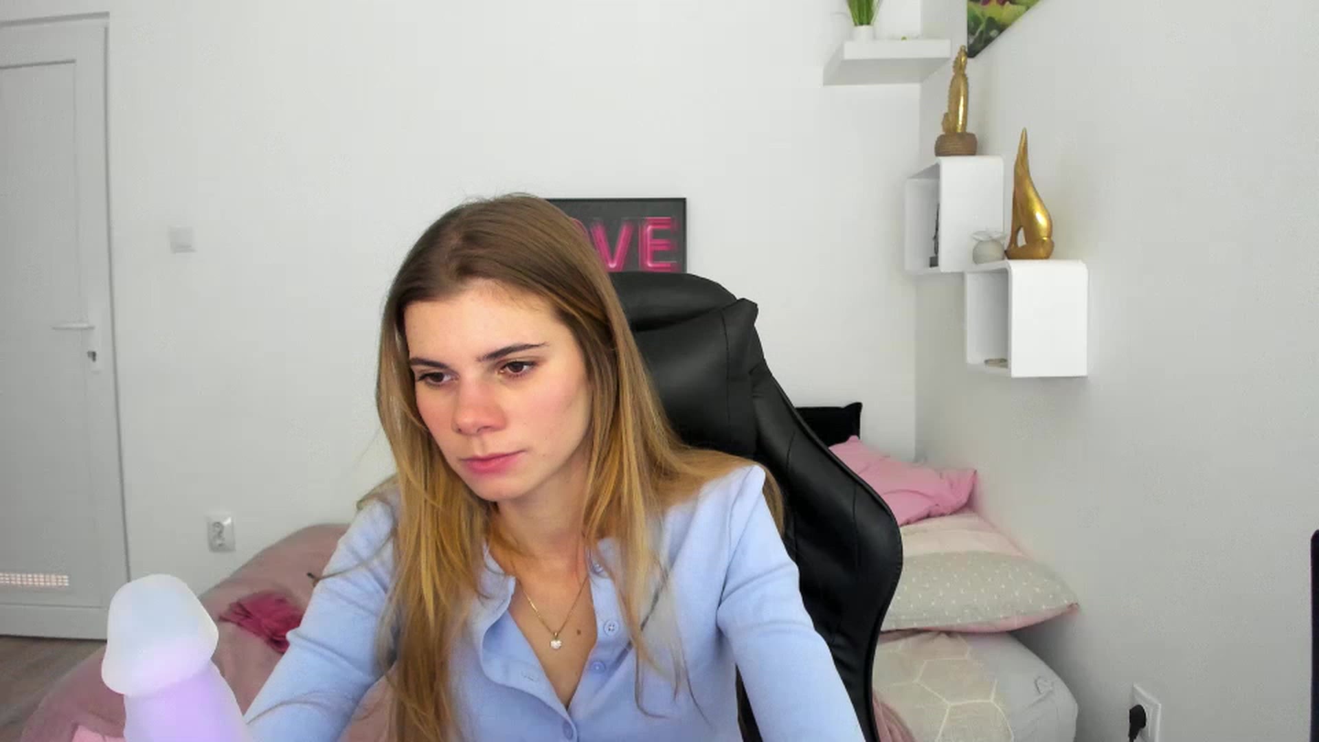 Gallery image thumbnail from RileyReid_18's myfreecams stream on, 12/07/2022, 17:38 image 7 of 20