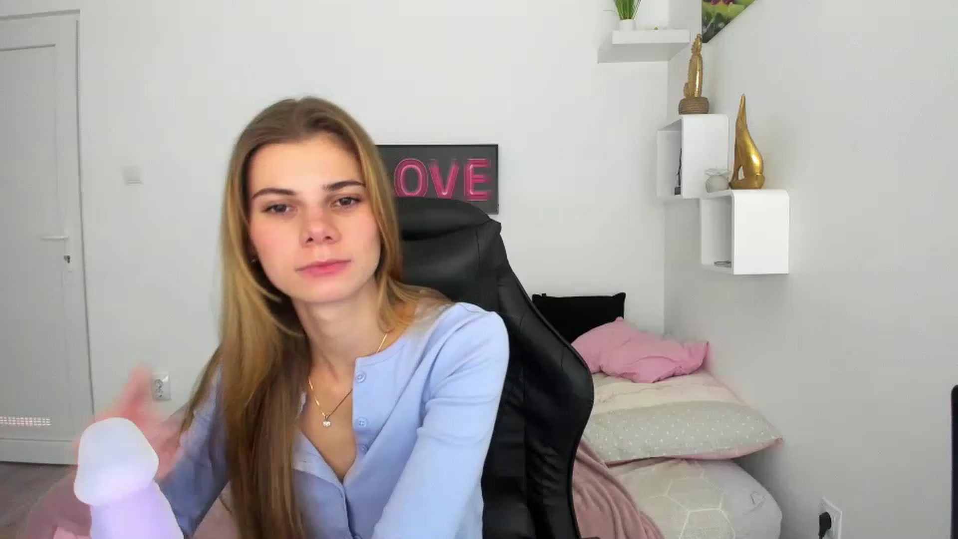 Gallery image thumbnail from RileyReid_18's myfreecams stream on, 12/07/2022, 17:38 image 1 of 20