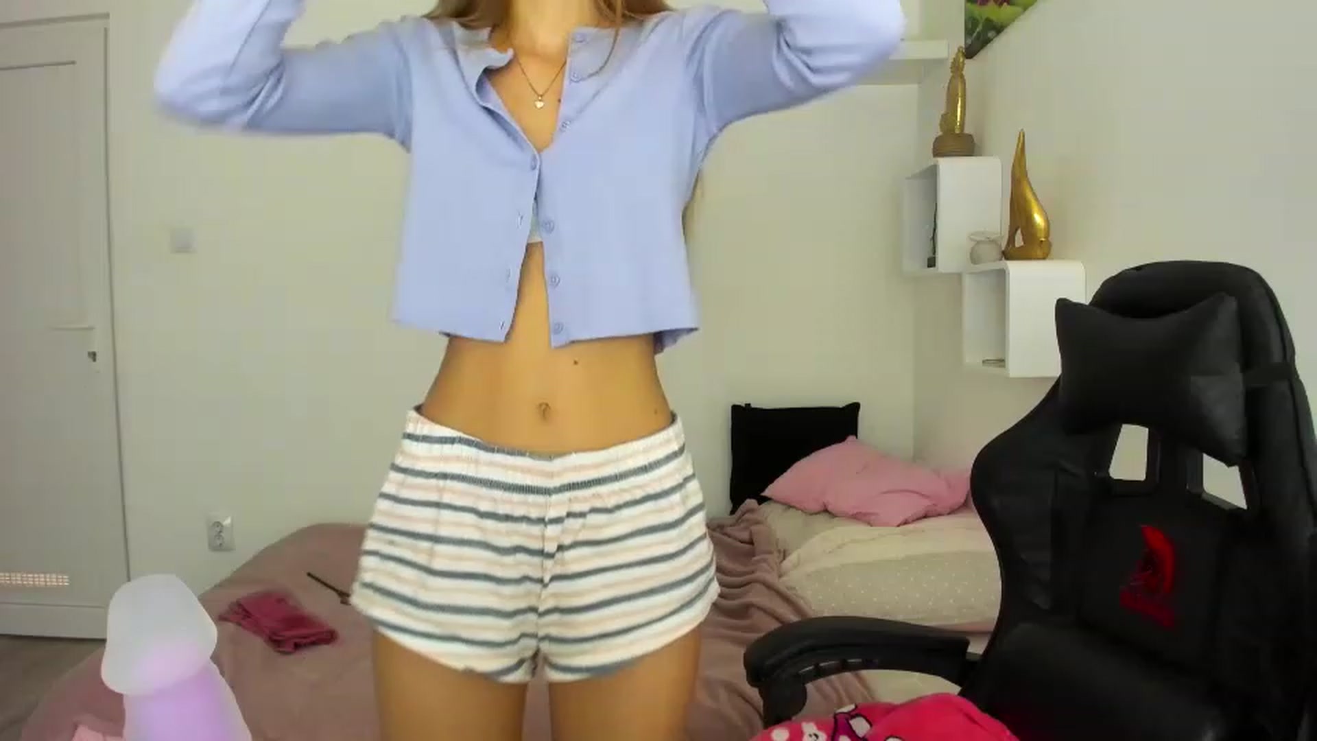 Gallery image thumbnail from RileyReid_18's myfreecams stream on, 12/07/2022, 17:38 image 3 of 20