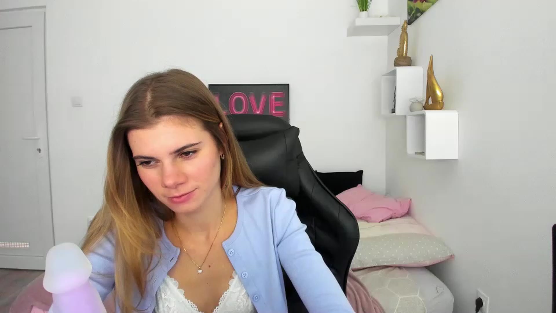 Gallery image thumbnail from RileyReid_18's myfreecams stream on, 12/07/2022, 17:38 image 14 of 20