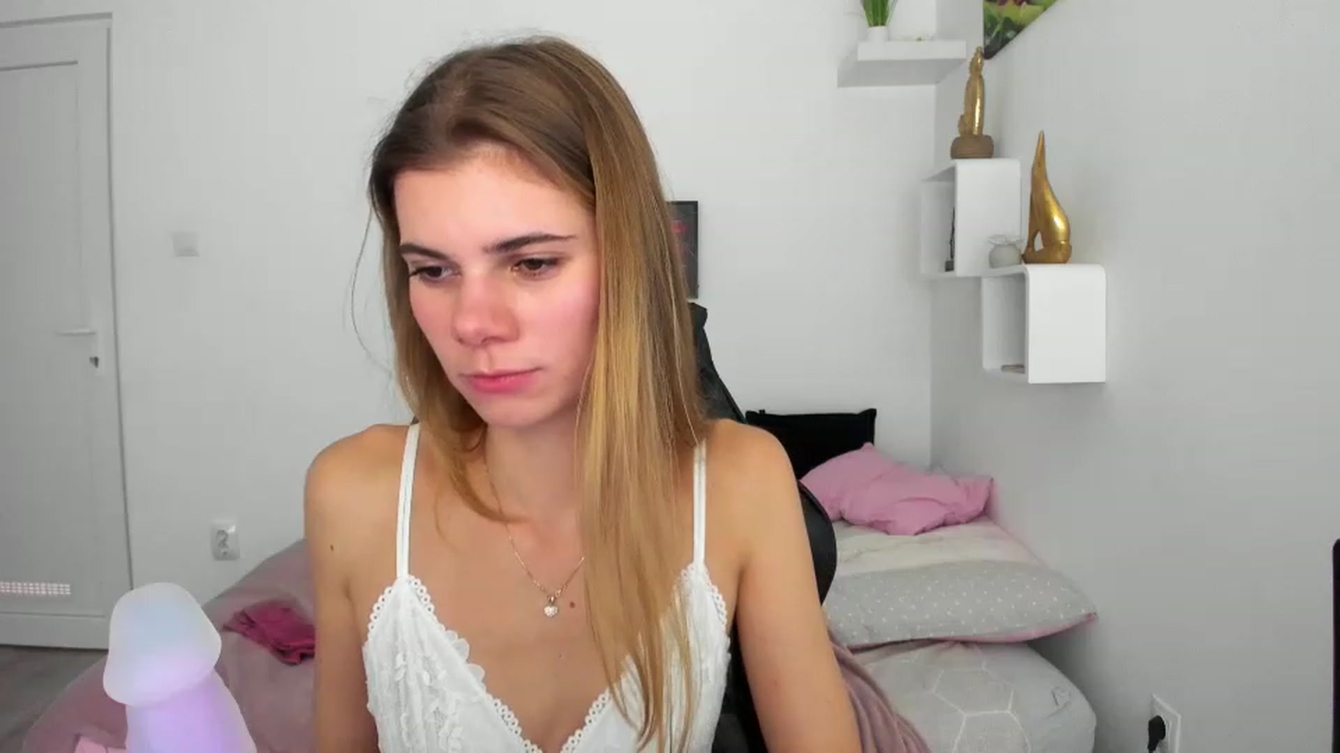 Gallery image thumbnail from RileyReid_18's myfreecams stream on, 12/07/2022, 18:21 image 15 of 20