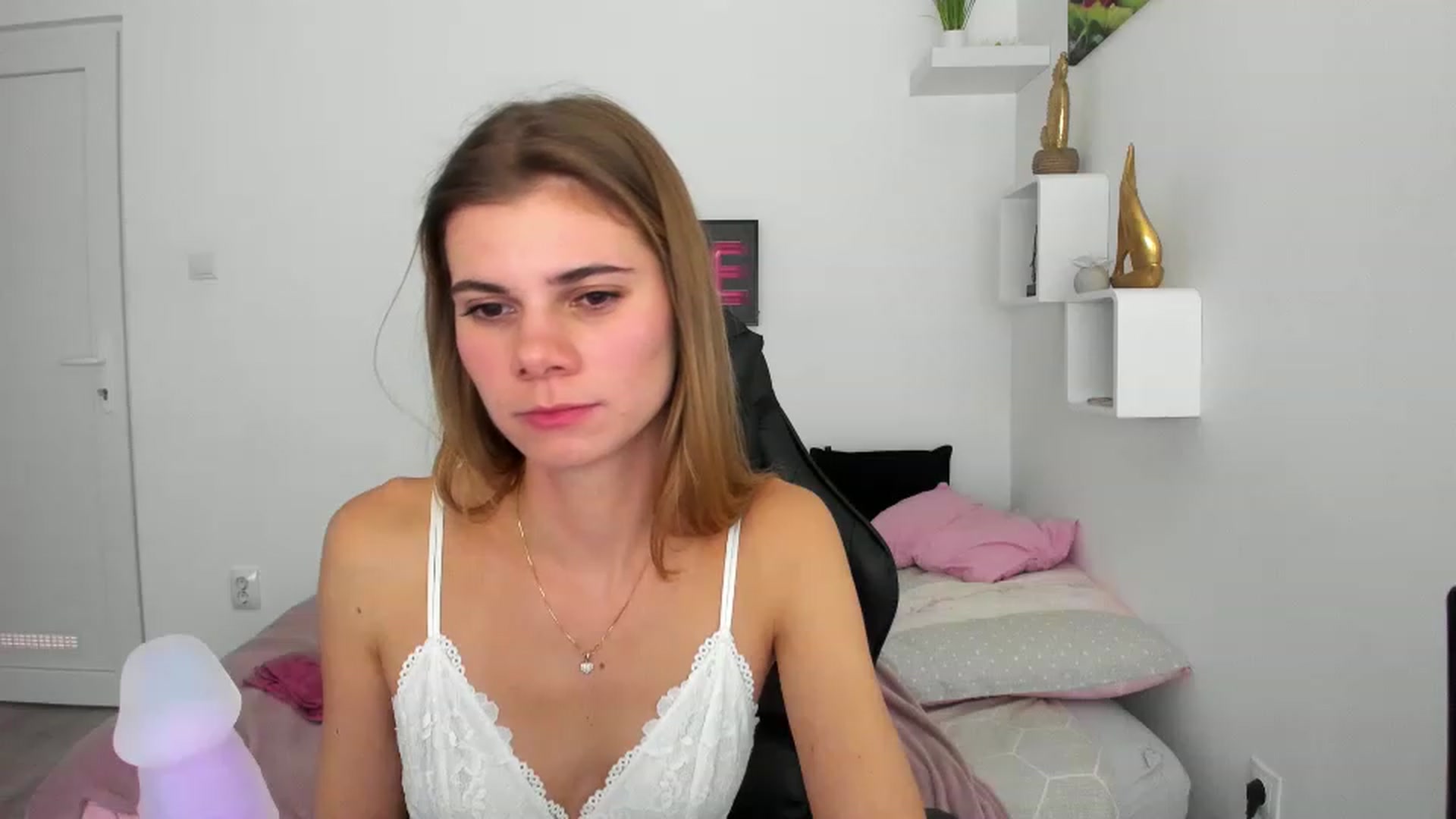Gallery image thumbnail from RileyReid_18's myfreecams stream on, 12/07/2022, 18:21 image 12 of 20