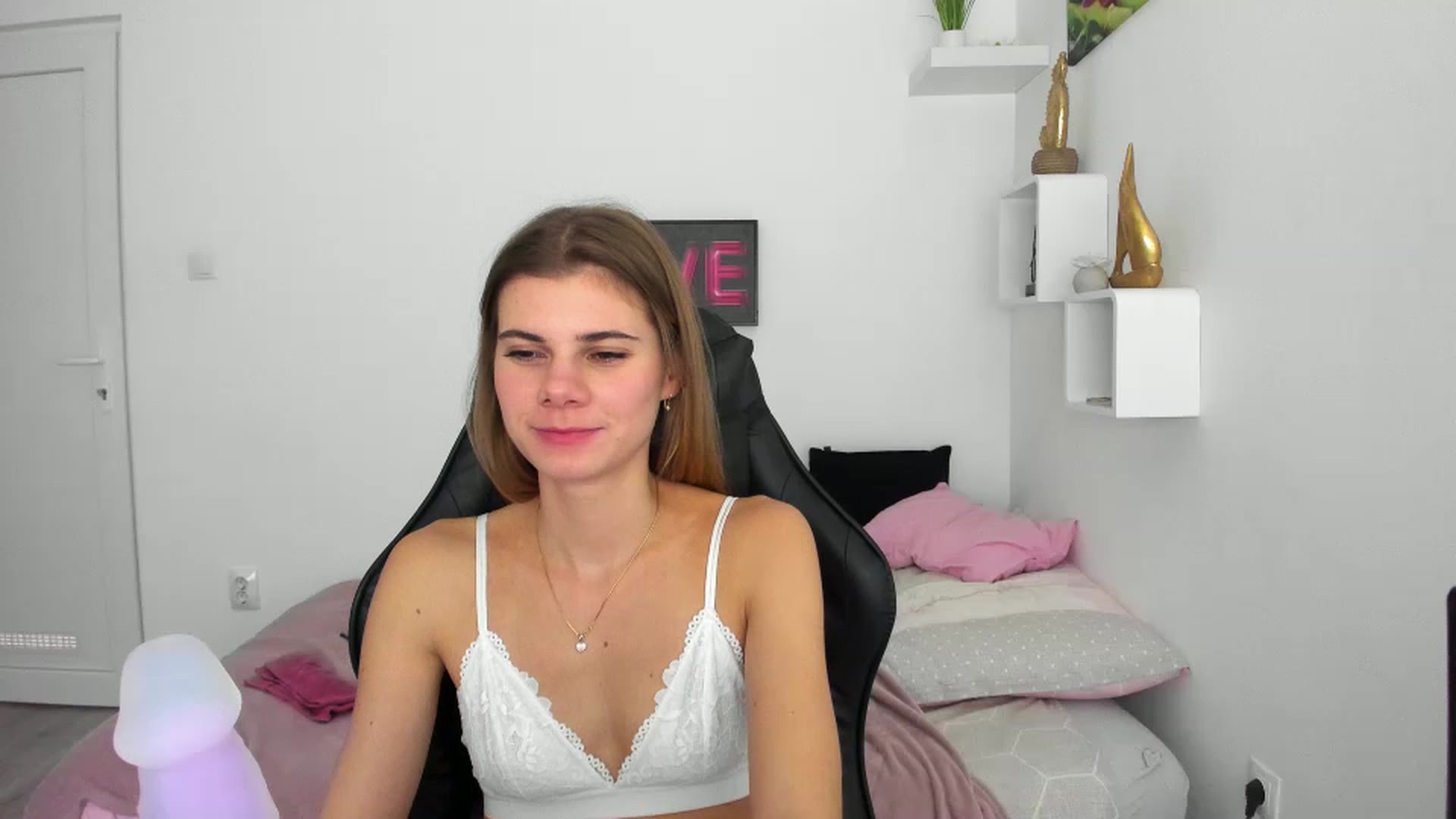 Gallery image thumbnail from RileyReid_18's myfreecams stream on, 12/07/2022, 18:37 image 11 of 20