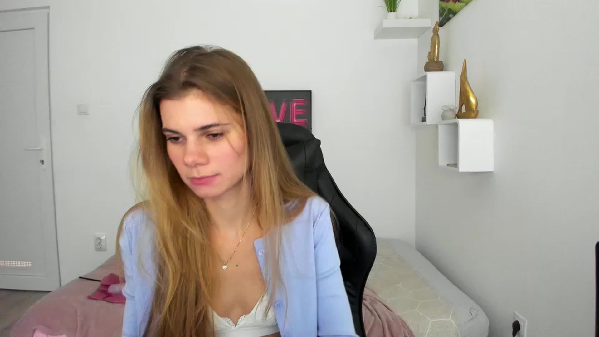 Gallery image thumbnail from RileyReid_18's myfreecams stream on, 12/07/2022, 19:15 image 1 of 20