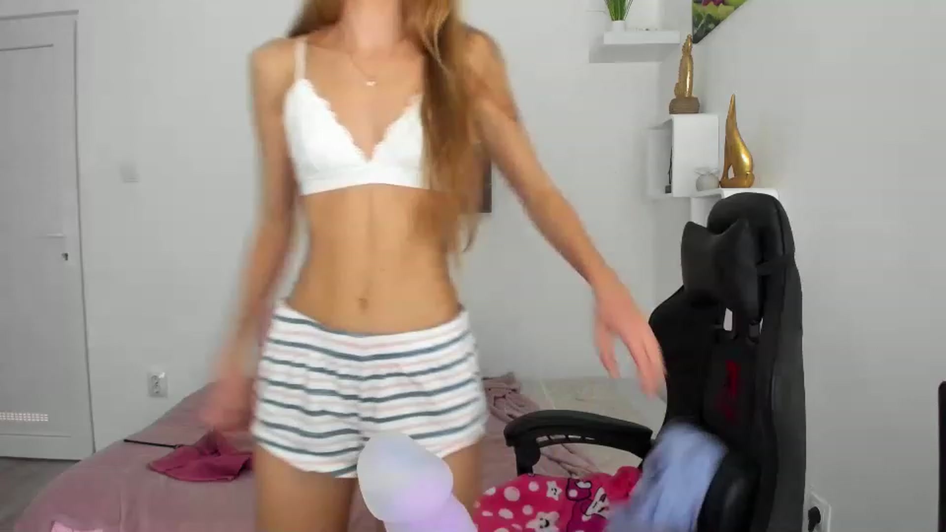 Gallery image thumbnail from RileyReid_18's myfreecams stream on, 12/07/2022, 19:15 image 14 of 20