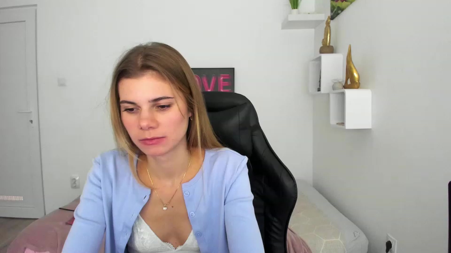 Gallery image thumbnail from RileyReid_18's myfreecams stream on, 12/07/2022, 19:15 image 2 of 20