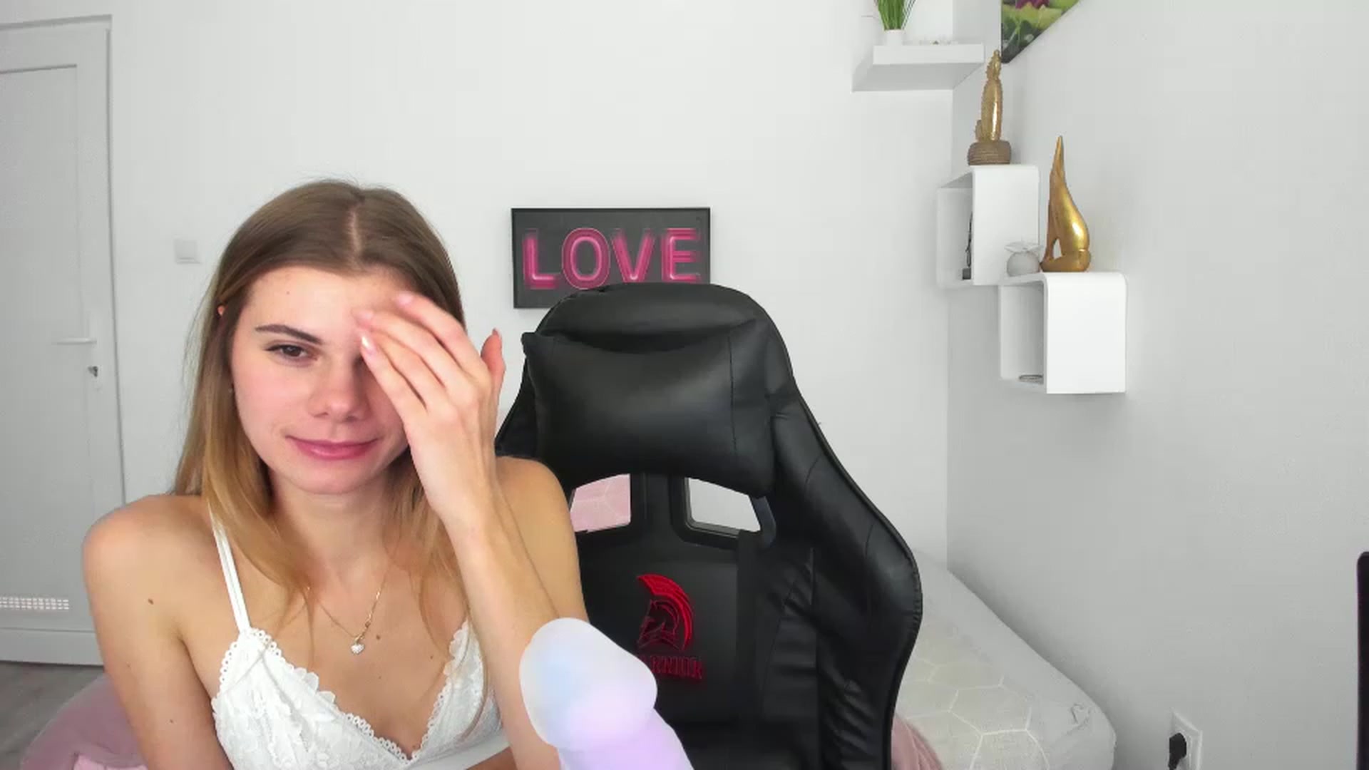 Gallery image thumbnail from RileyReid_18's myfreecams stream on, 12/07/2022, 19:15 image 18 of 20