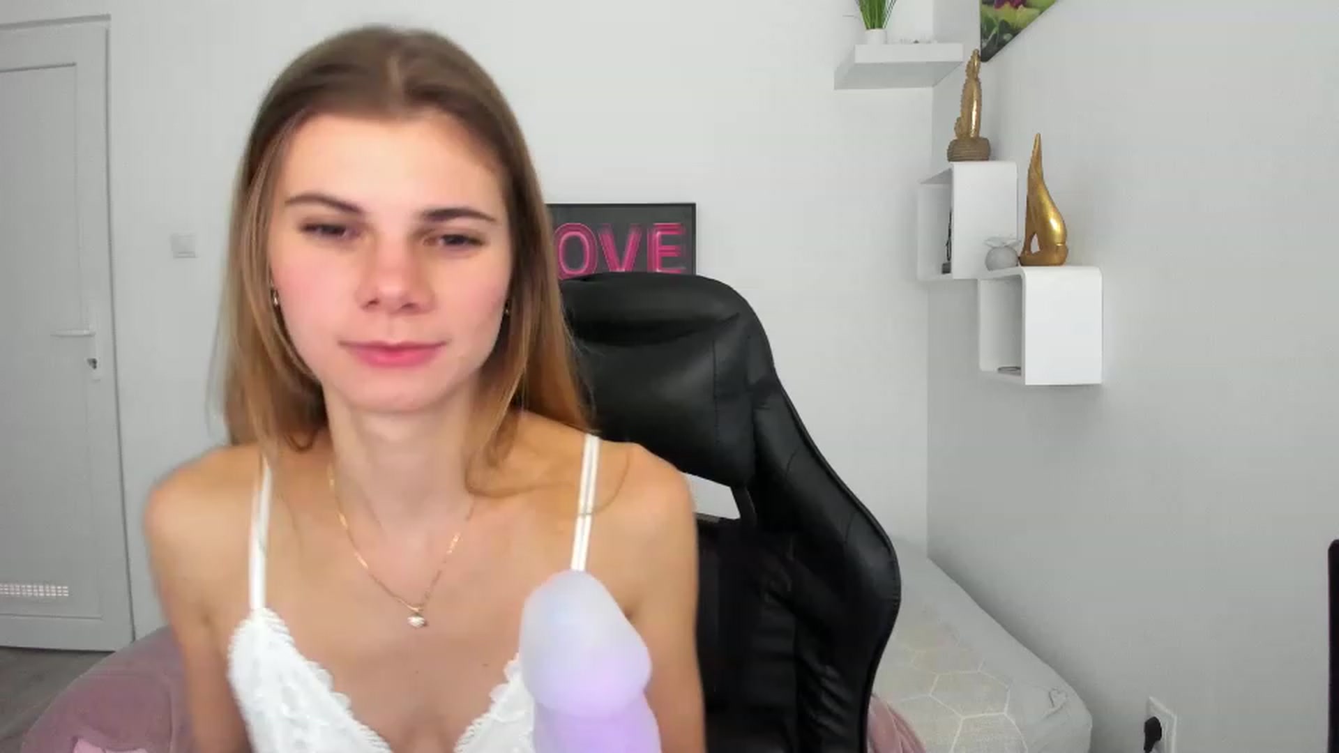 Gallery image thumbnail from RileyReid_18's myfreecams stream on, 12/07/2022, 19:15 image 11 of 20