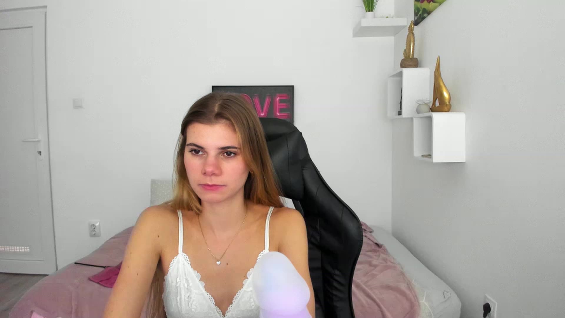 Gallery image thumbnail from RileyReid_18's myfreecams stream on, 12/07/2022, 21:44 image 16 of 20