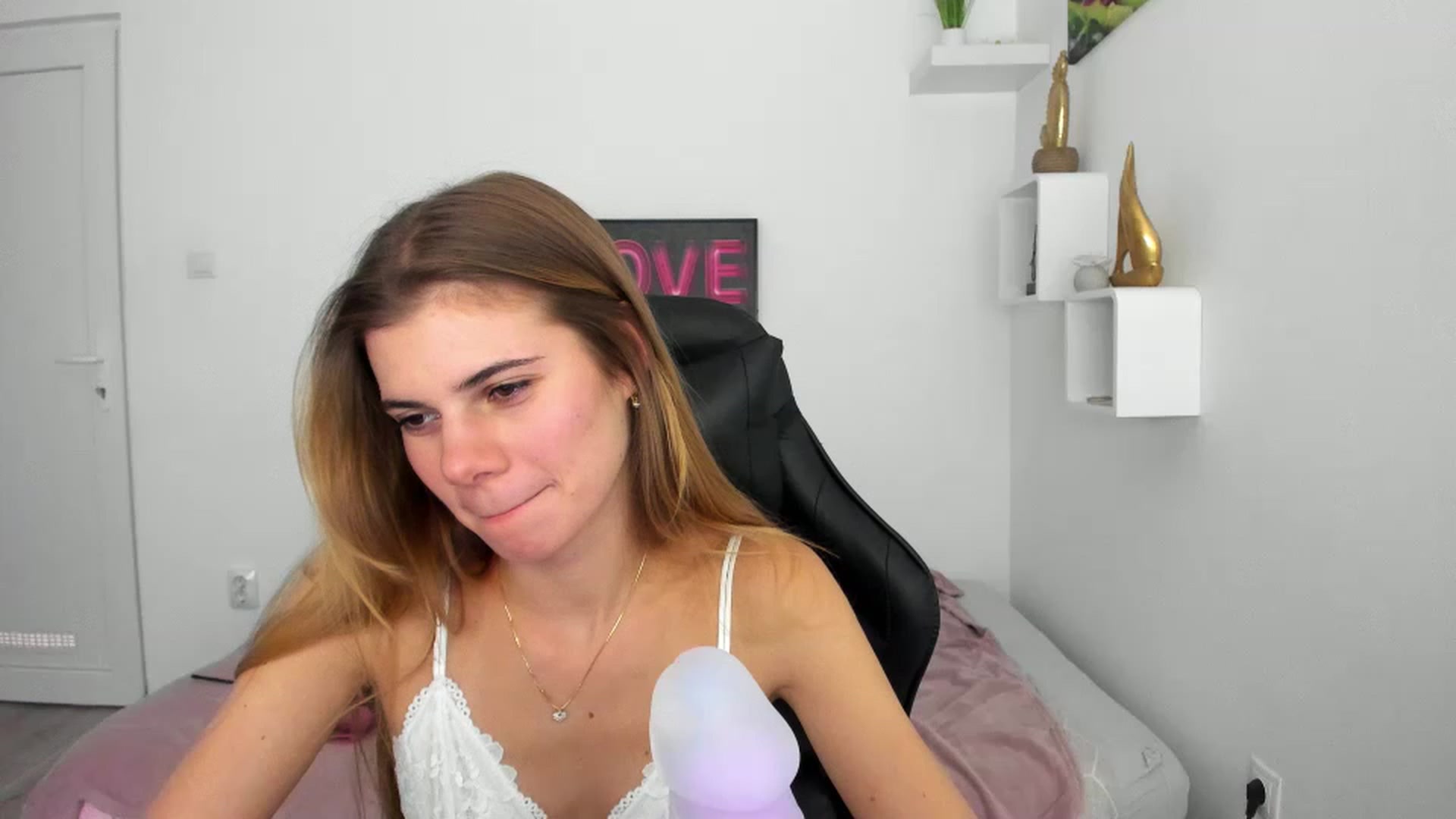 Gallery image thumbnail from RileyReid_18's myfreecams stream on, 12/07/2022, 21:44 image 18 of 20