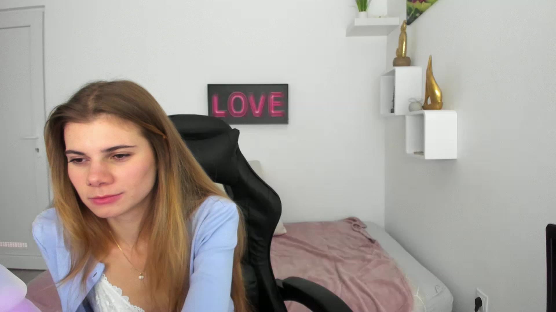 Gallery image thumbnail from RileyReid_18's myfreecams stream on, 12/07/2022, 21:44 image 3 of 20