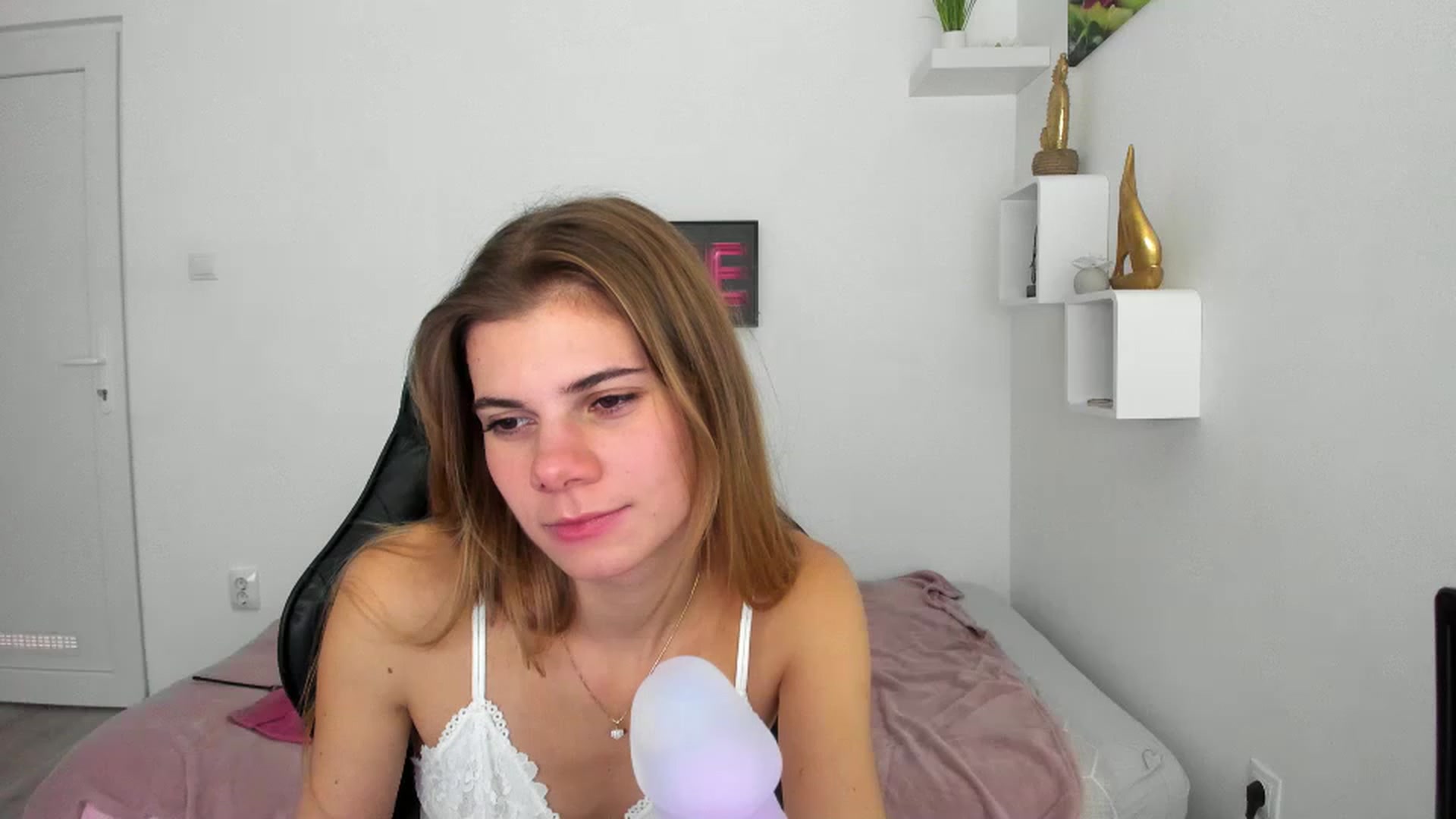 Gallery image thumbnail from RileyReid_18's myfreecams stream on, 12/07/2022, 21:44 image 13 of 20