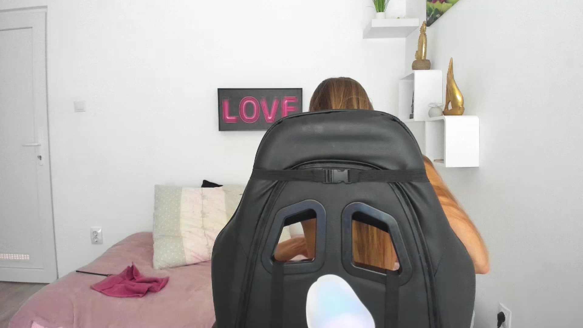 Gallery image thumbnail from RileyReid_18's myfreecams stream on, 12/07/2022, 22:01 image 1 of 20
