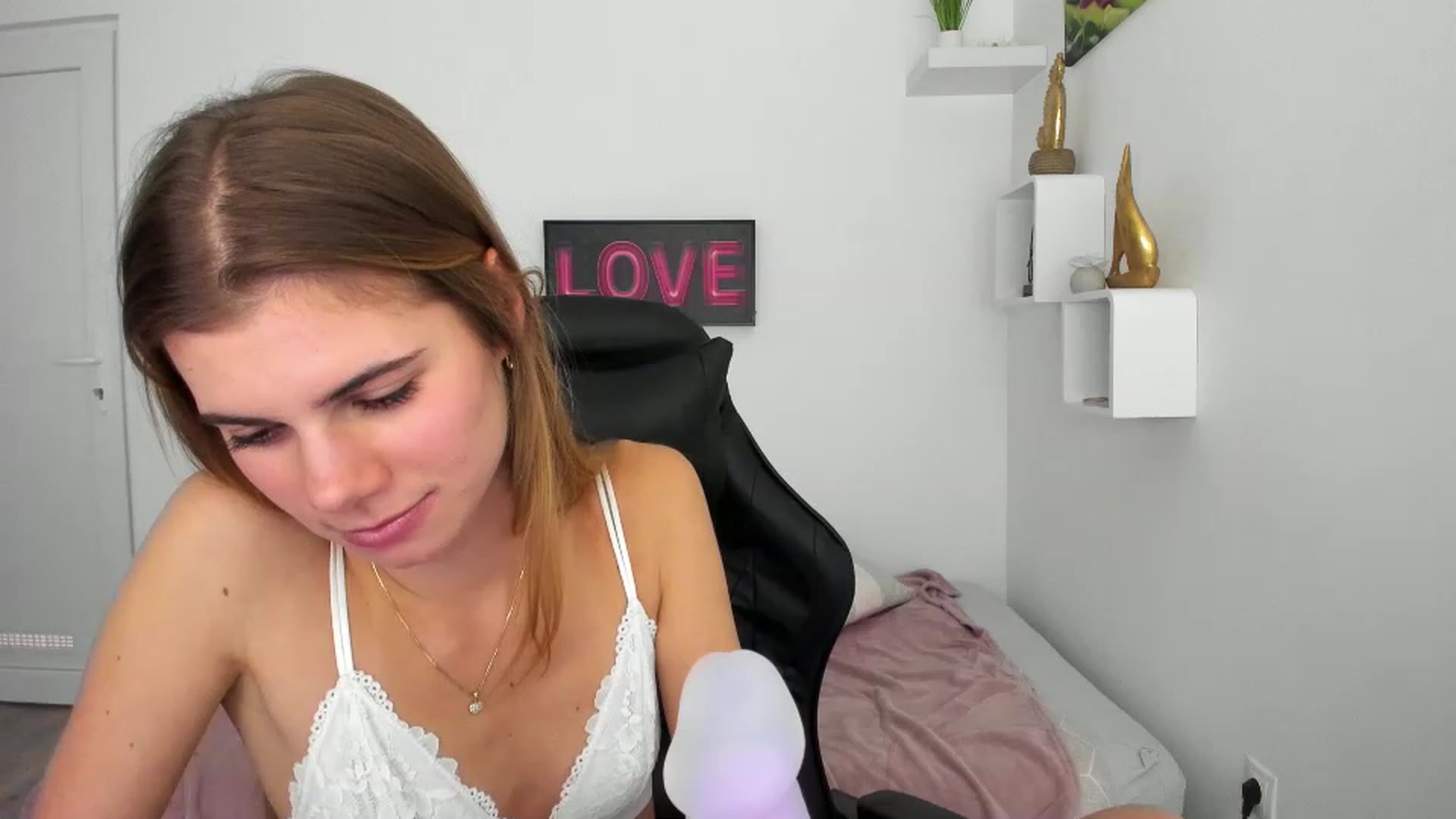 Gallery image thumbnail from RileyReid_18's myfreecams stream on, 12/07/2022, 22:01 image 13 of 20