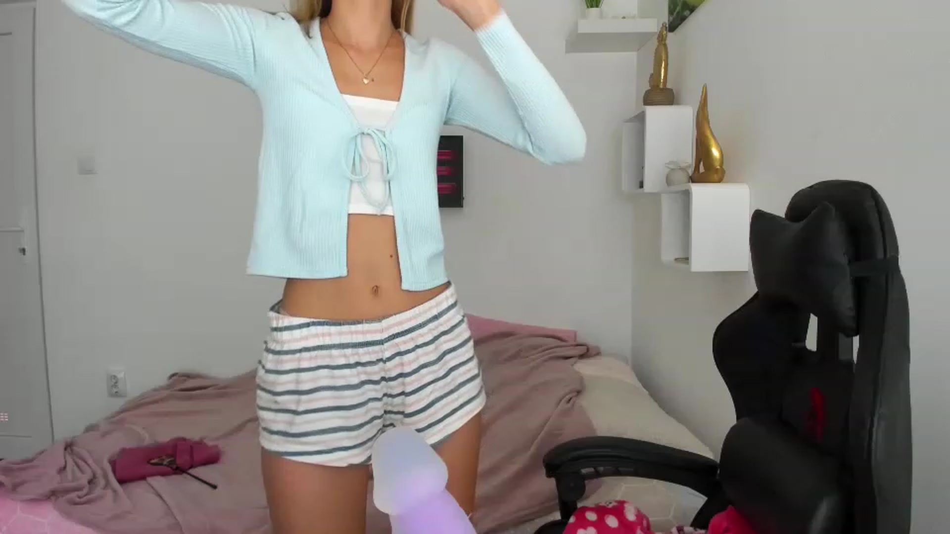Gallery image thumbnail from RileyReid_18's myfreecams stream on, 12/08/2022, 18:28 image 18 of 20