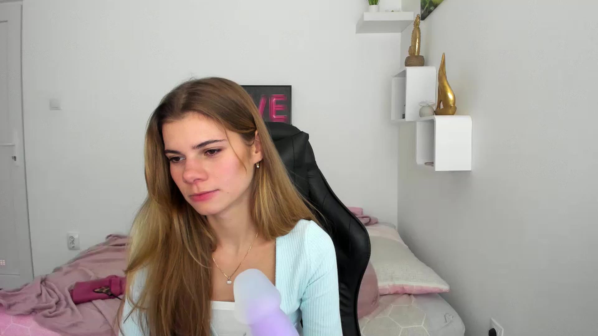 Gallery image thumbnail from RileyReid_18's myfreecams stream on, 12/08/2022, 18:28 image 11 of 20