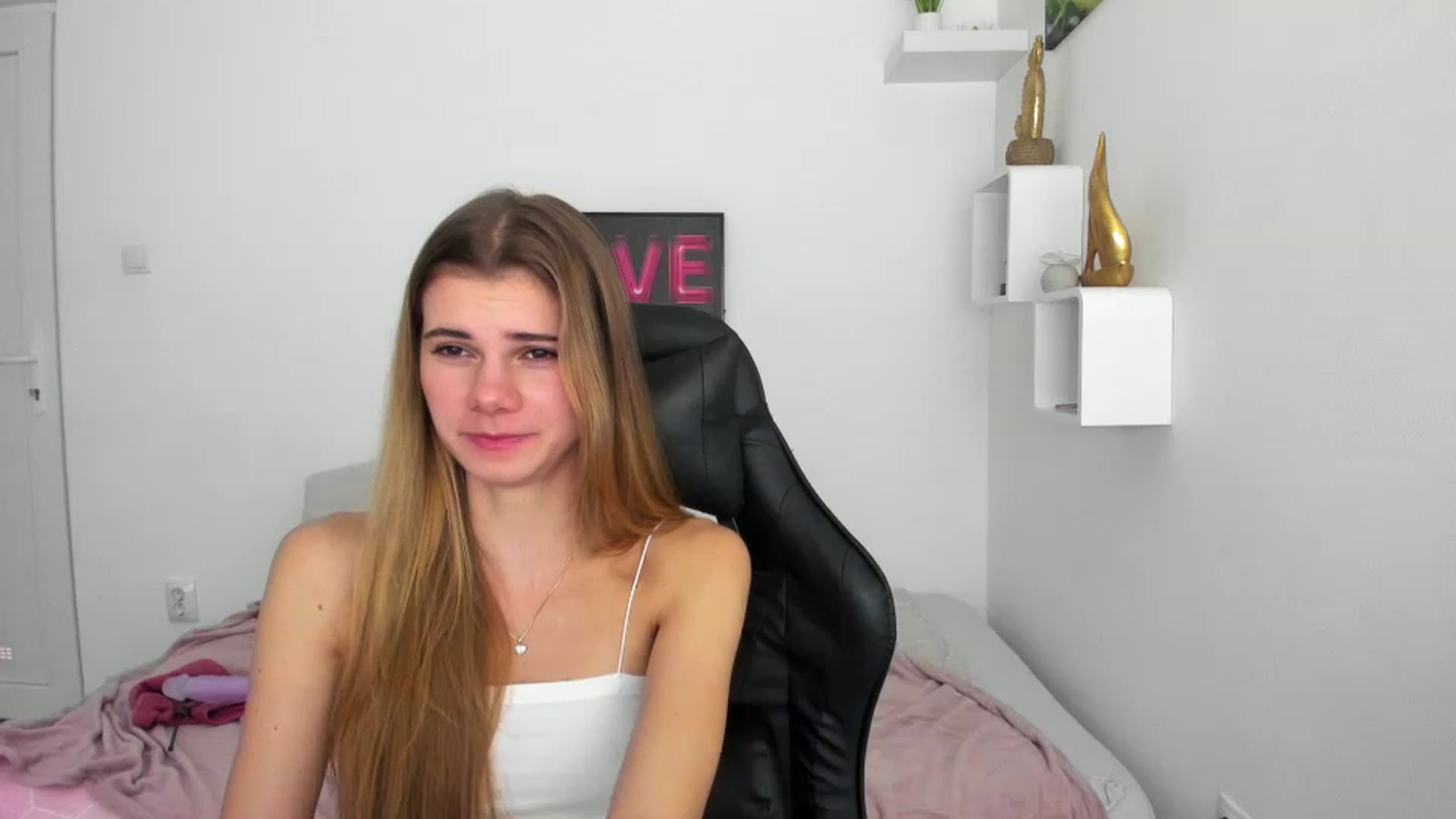 Gallery image thumbnail from RileyReid_18's myfreecams stream on, 12/08/2022, 19:38 image 11 of 20