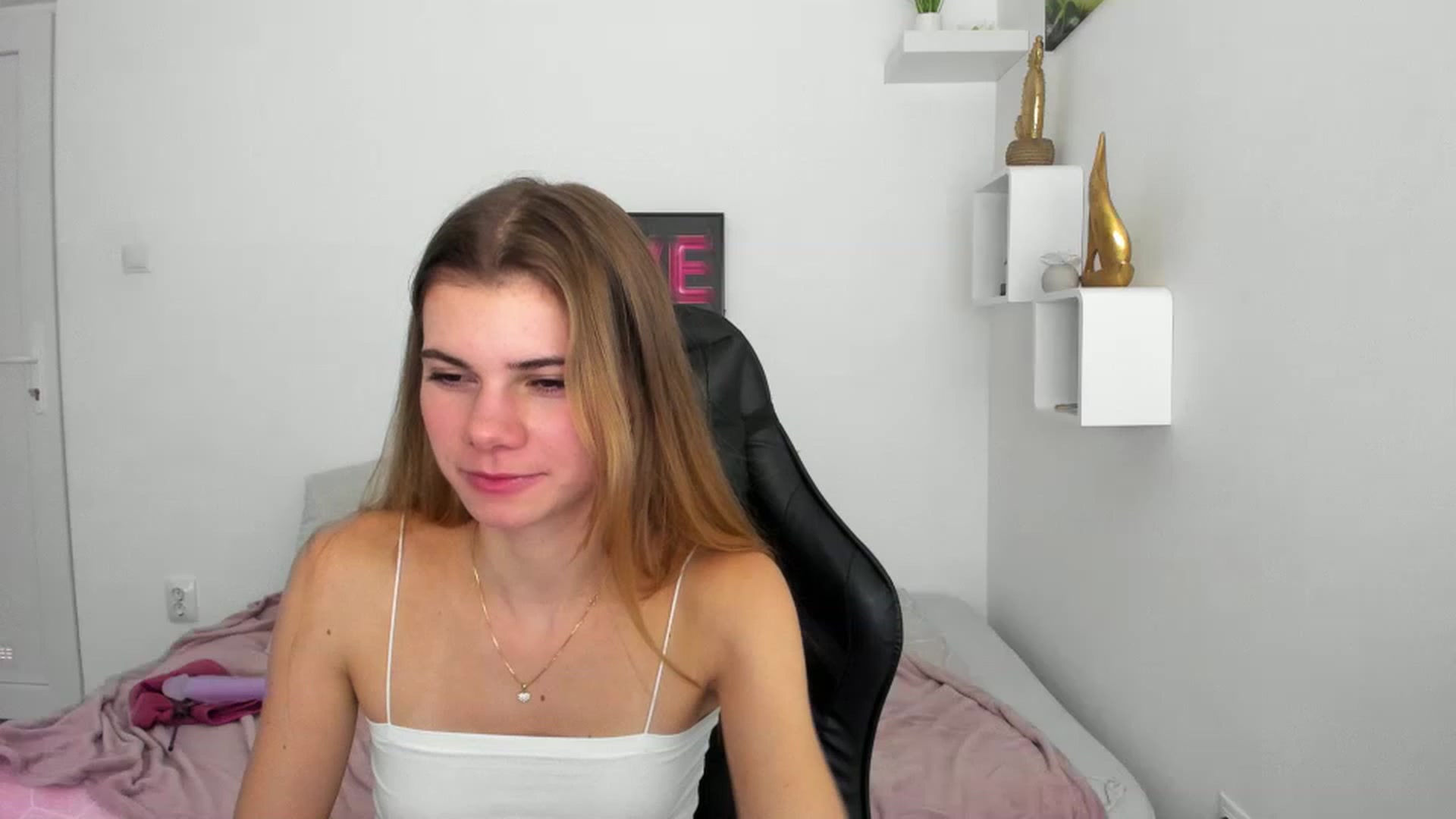 Gallery image thumbnail from RileyReid_18's myfreecams stream on, 12/08/2022, 19:38 image 12 of 20